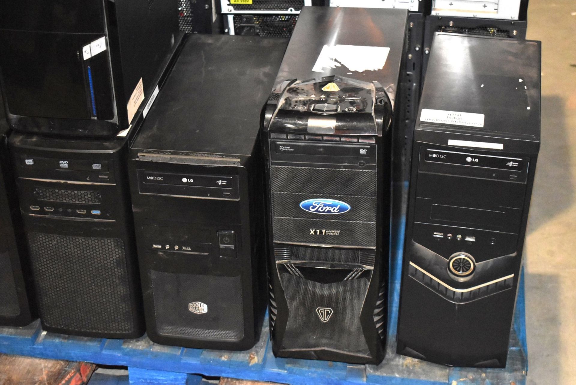 20 x Assorted Desktop Computers - Various Specifications - Unchecked and Untested Job Lot - Image 32 of 33