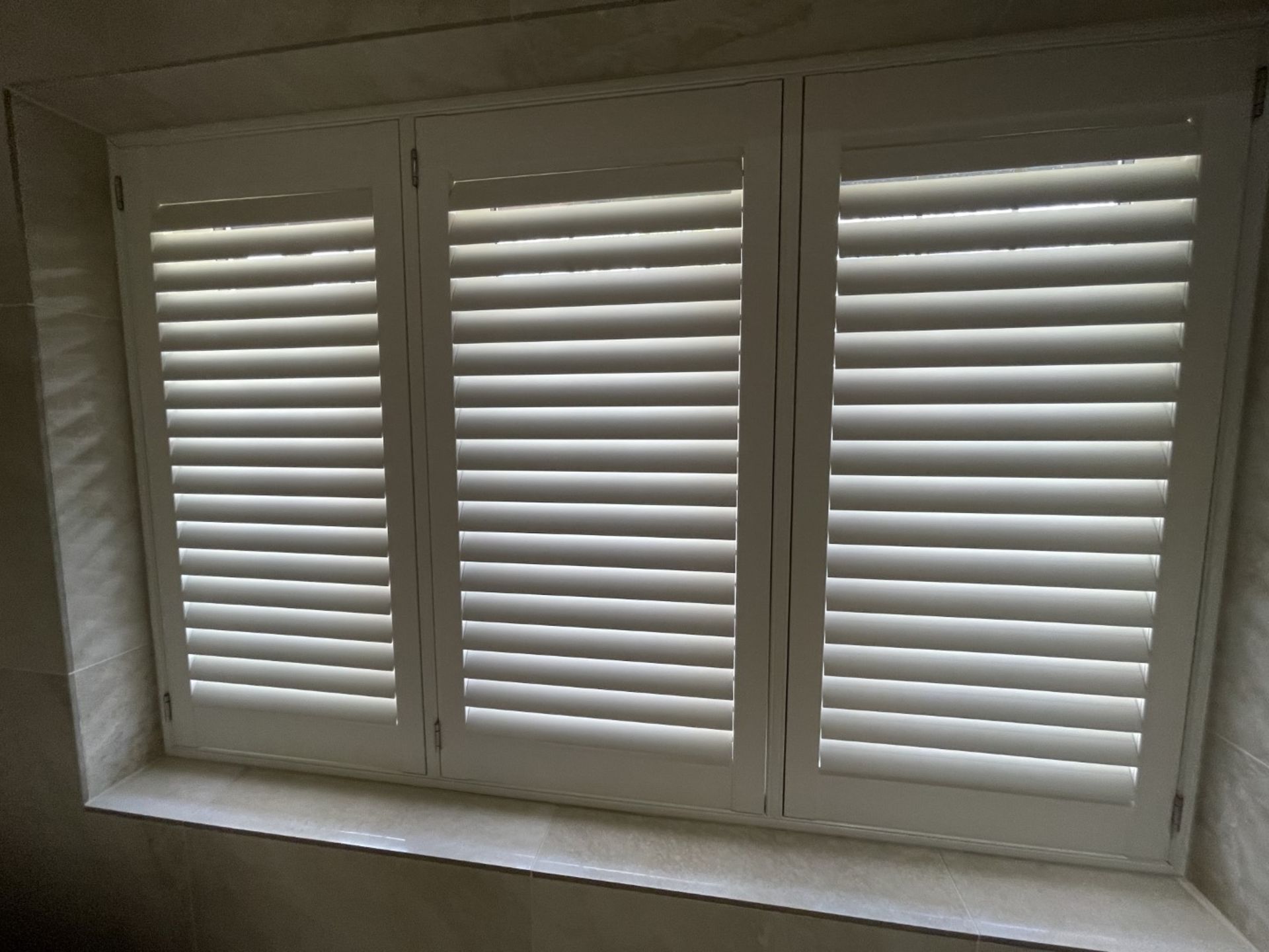 1 x Hardwood Timber Double Glazed Leaded 3-Pane Window Frame fitted with Shutter Blinds - Image 6 of 15