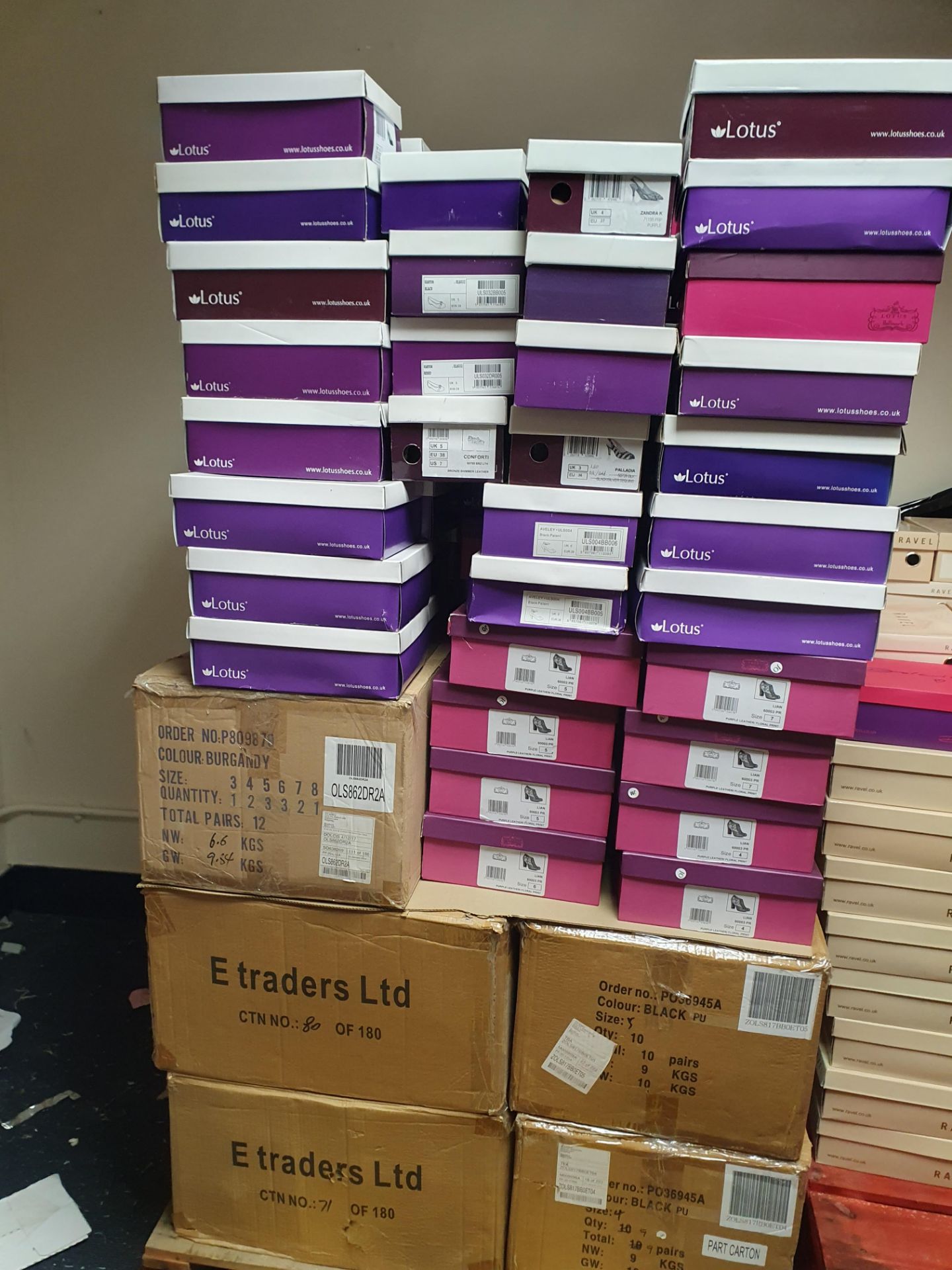 Pallet of 259 Pairs of Assorted Shoes - New/Boxed - CL907 - Ref: Pallet5 - Location: Chadderton