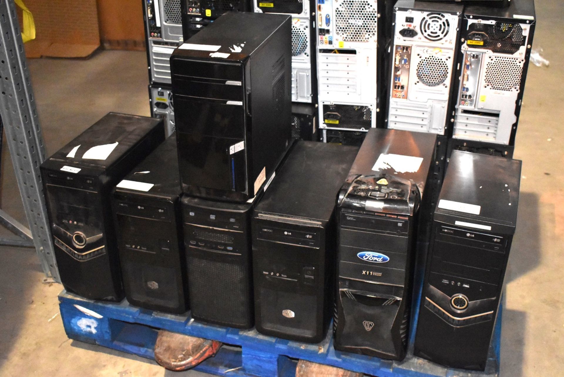 20 x Assorted Desktop Computers - Various Specifications - Unchecked and Untested Job Lot - Image 2 of 33