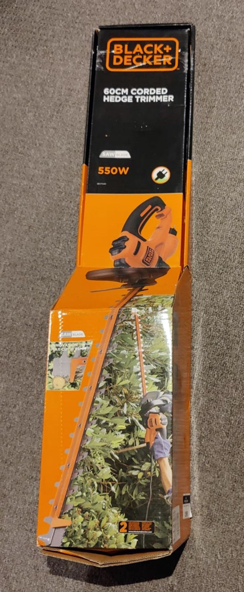 1 x Black & Decker 60cm Corded Hedge Trimmer - 550W - New and Boxed