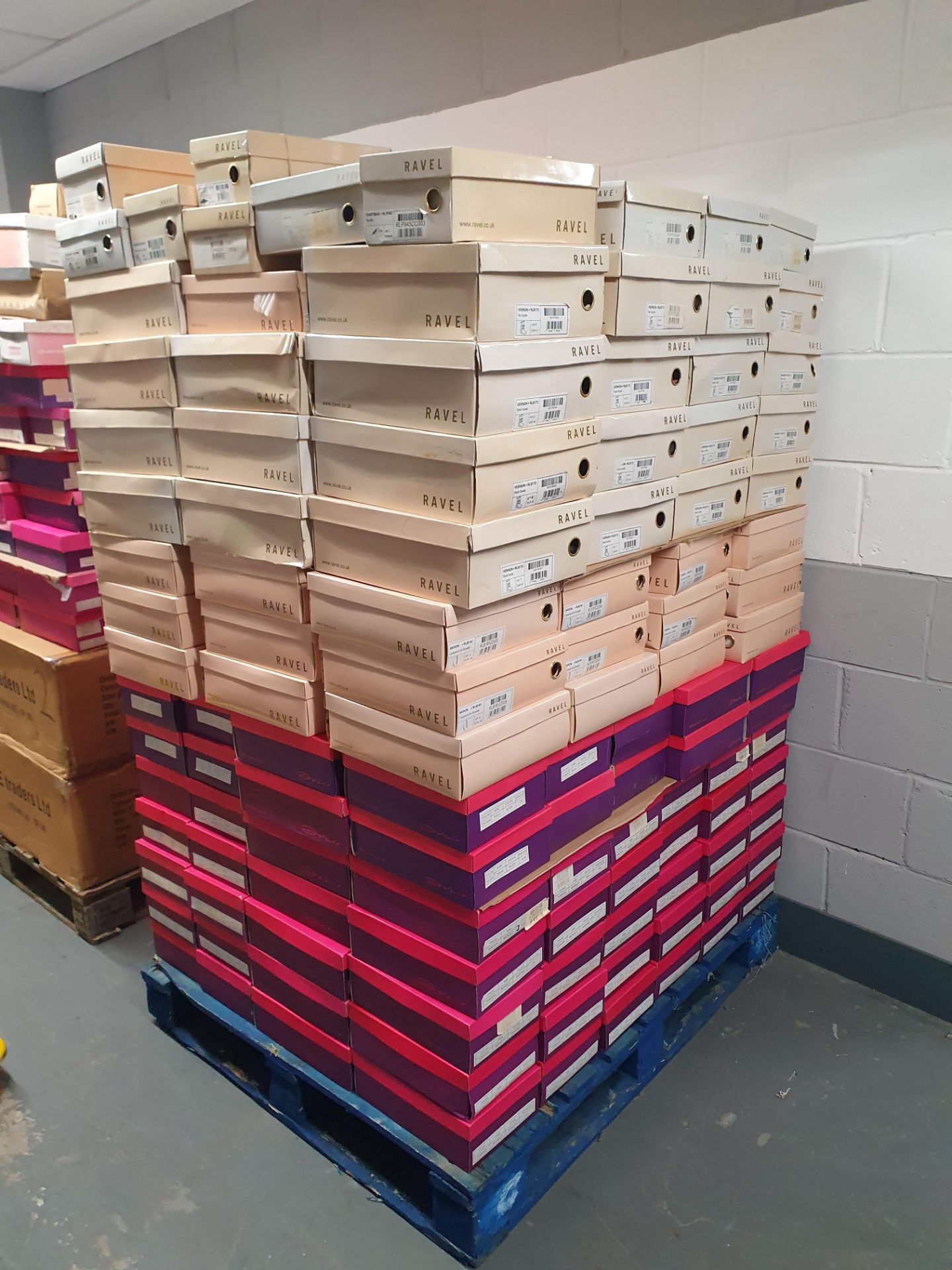 Pallet of 243 Pairs of Assorted Shoes - New/Boxed - CL907 - Ref: Pallet6 - Location: Chadderton - Image 2 of 19