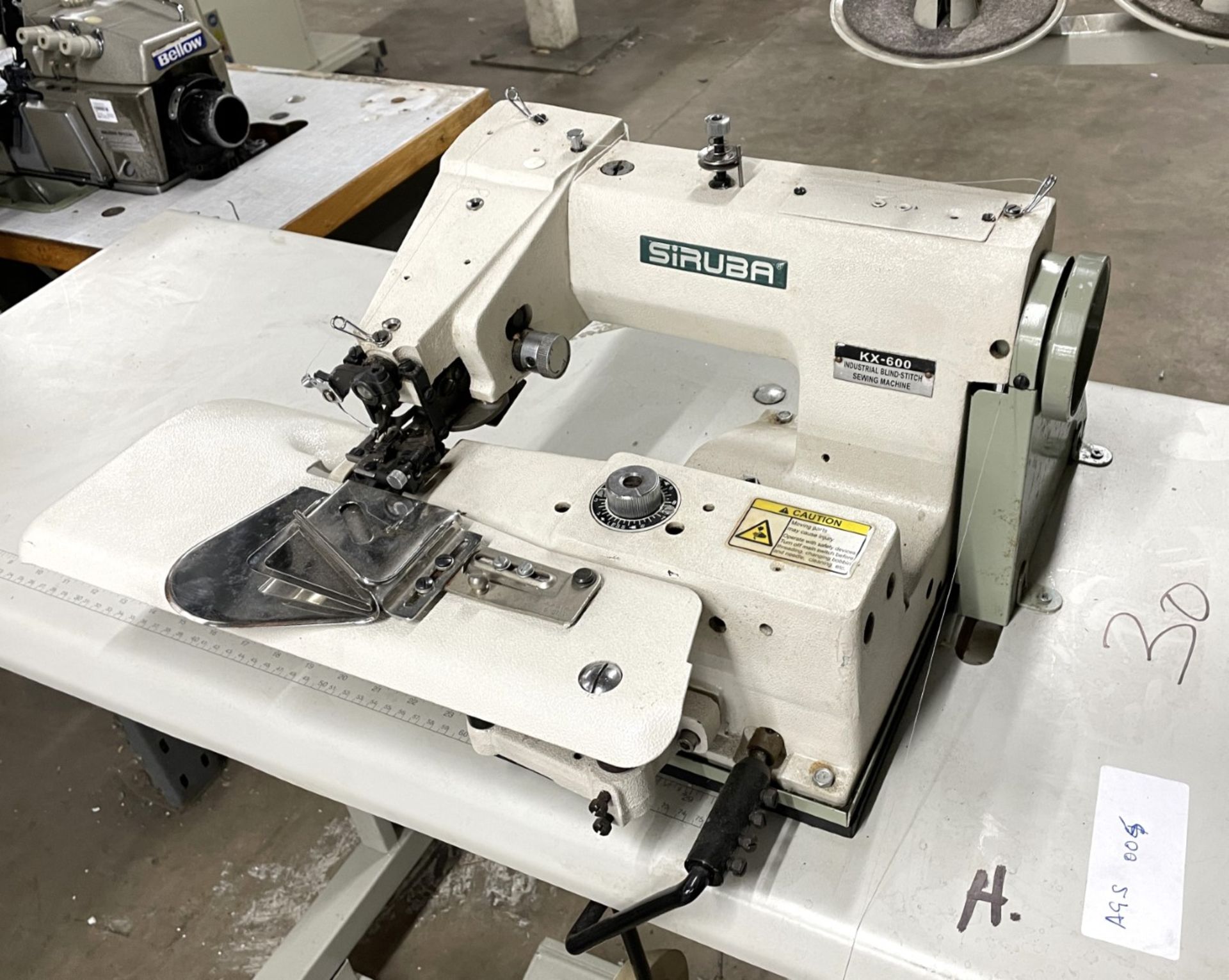 1 x Siruba KX-600 Industrial Blind Stitch Sewing Machine With Table - Image 4 of 13