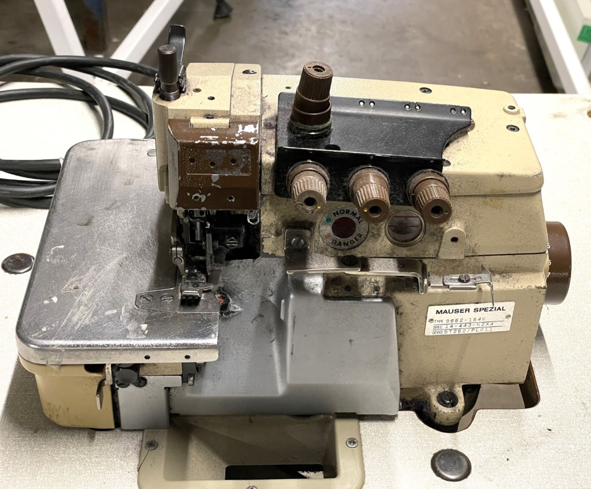 1 x Mauser Spezial 9652-184K Industrial Overlock Sewing Machine With Table - Image 3 of 11