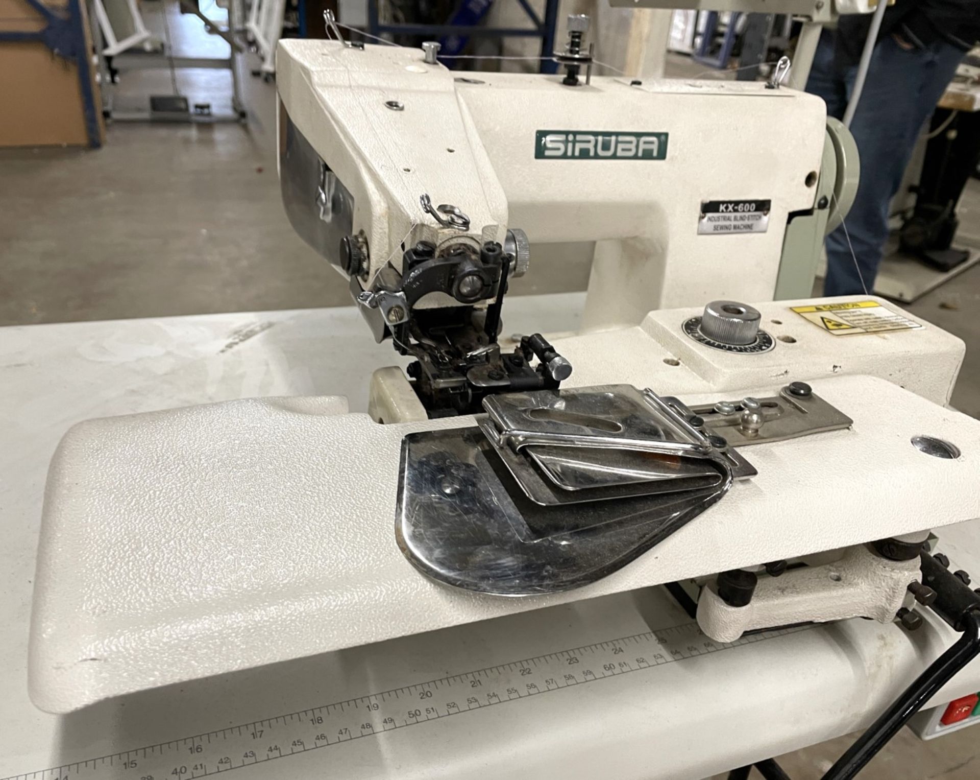 1 x Siruba KX-600 Industrial Blind Stitch Sewing Machine With Table - Image 7 of 13