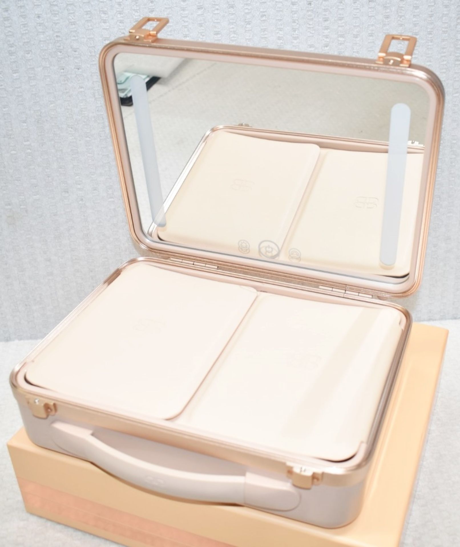 1 x BEAUTIFECT 'Beautifect Box' Make-Up Carry Case With Built-in Mirror - RRP £279.00 - Image 9 of 13