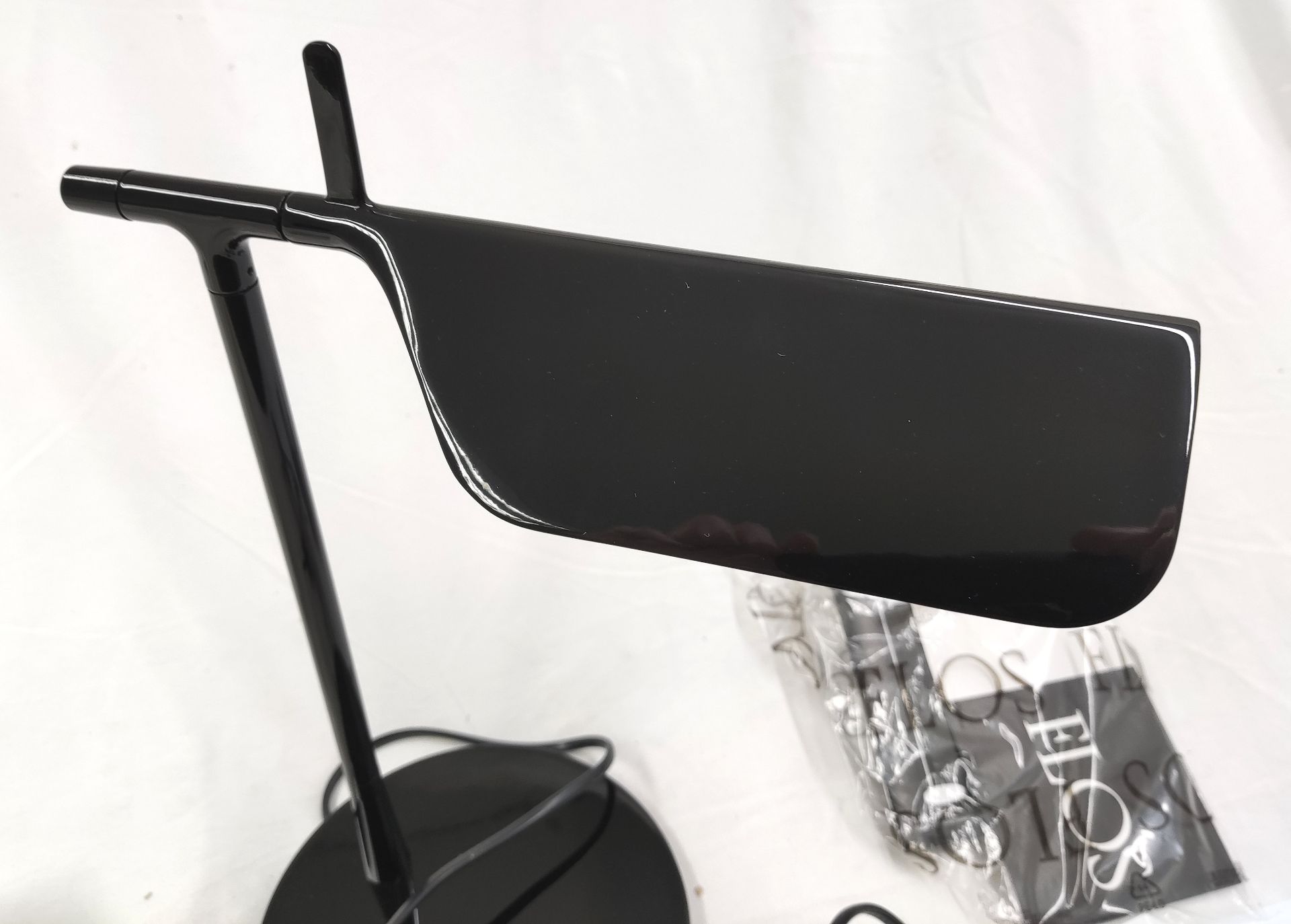 1 x FLOS Tab T Table Lamp With Adjustable Head - F6550330 - RRP £310 - Ref: ATR177-1/ATRPD - - Image 8 of 12