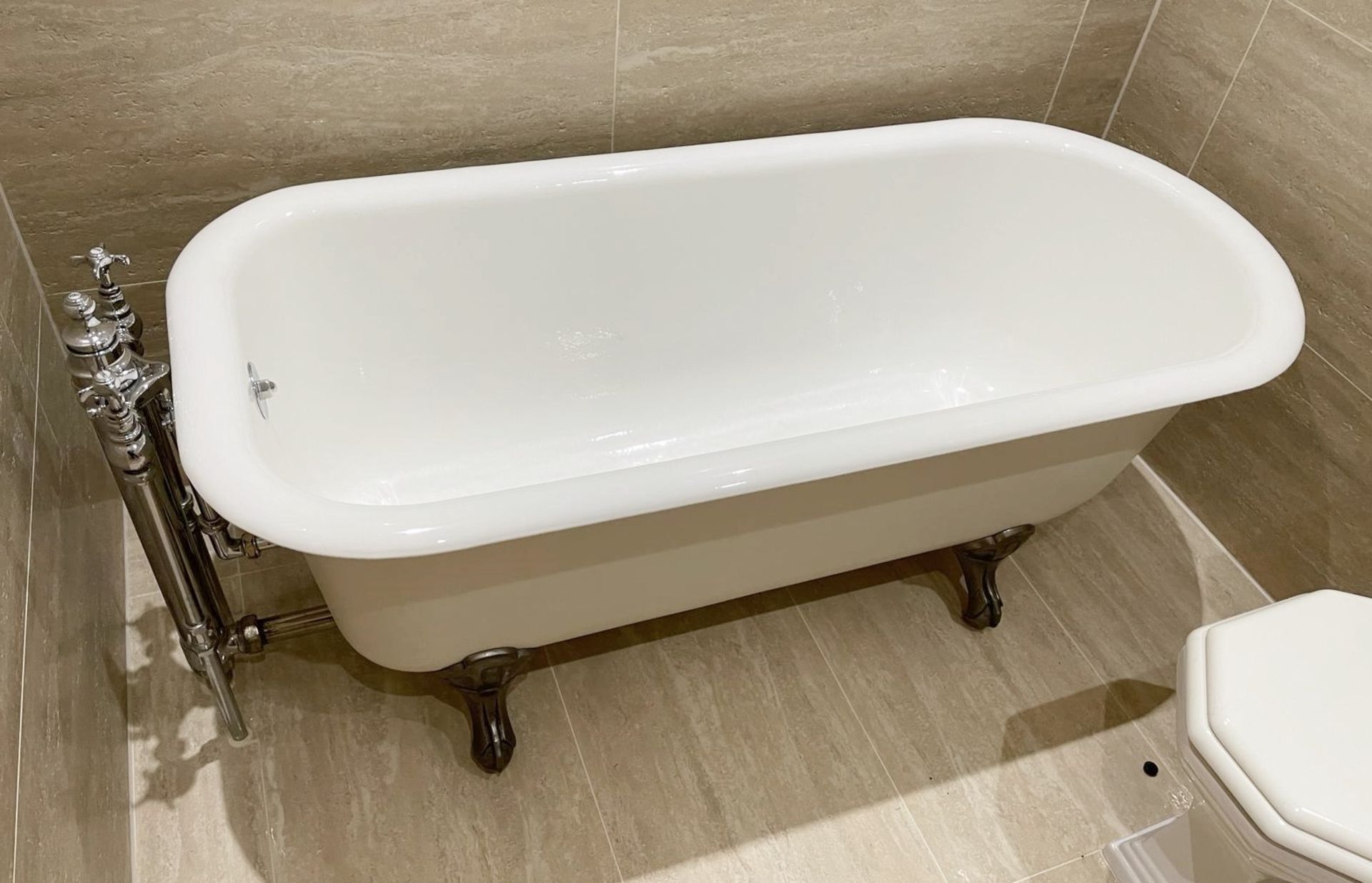 1 x Luxurious Cast Iron Roll Top Bath with Claw & Ball Feet and Vidage Branded Tap