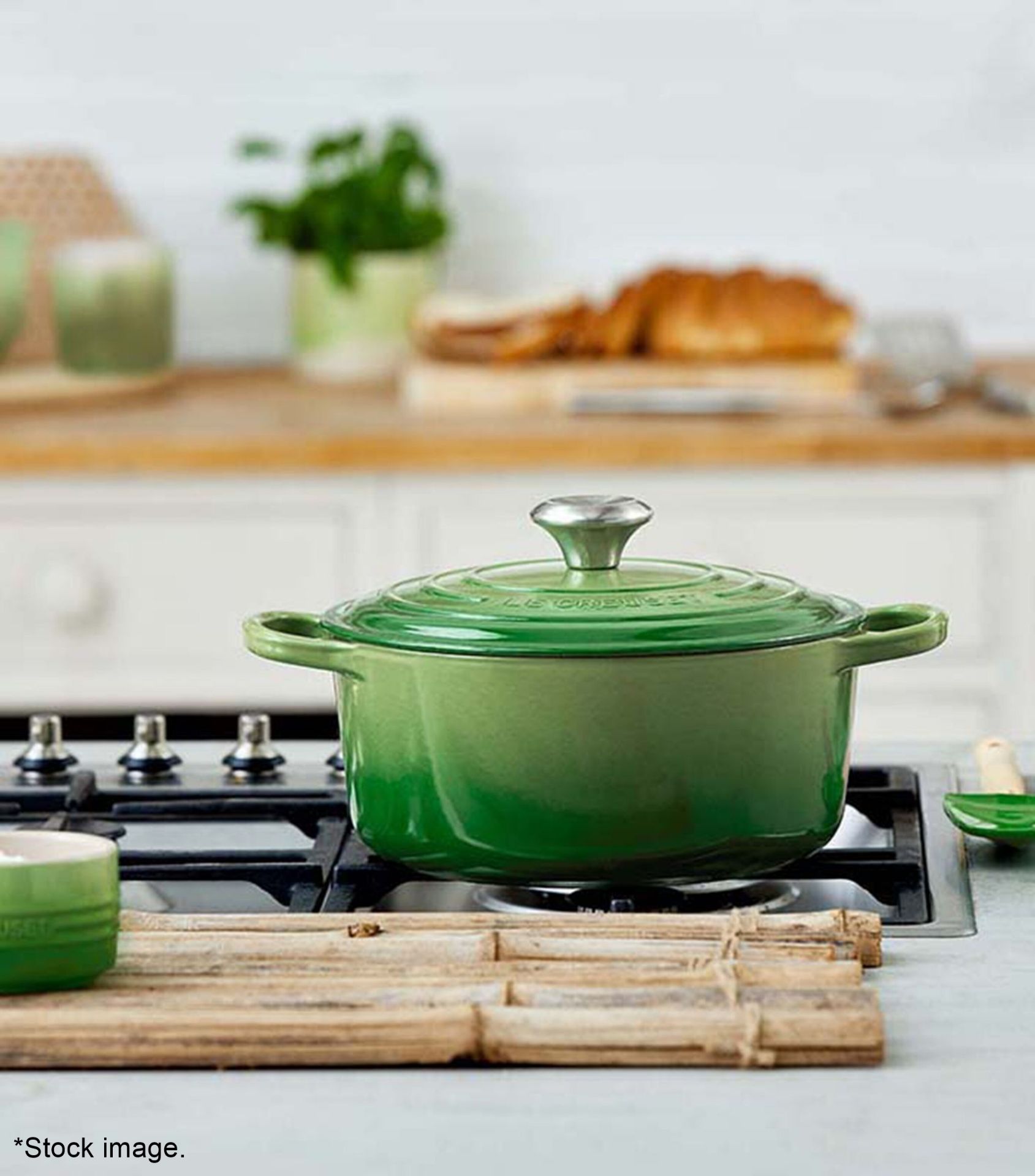 1 x LE CREUSET Enamelled Cast Iron Round Casserole Dish in Bamboo Green (20cm) - RRP £215.00
