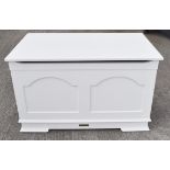 1 x Large 'Théophile & Patachou' Traditional-style Wooden Toy Box in White  - Ex-Display