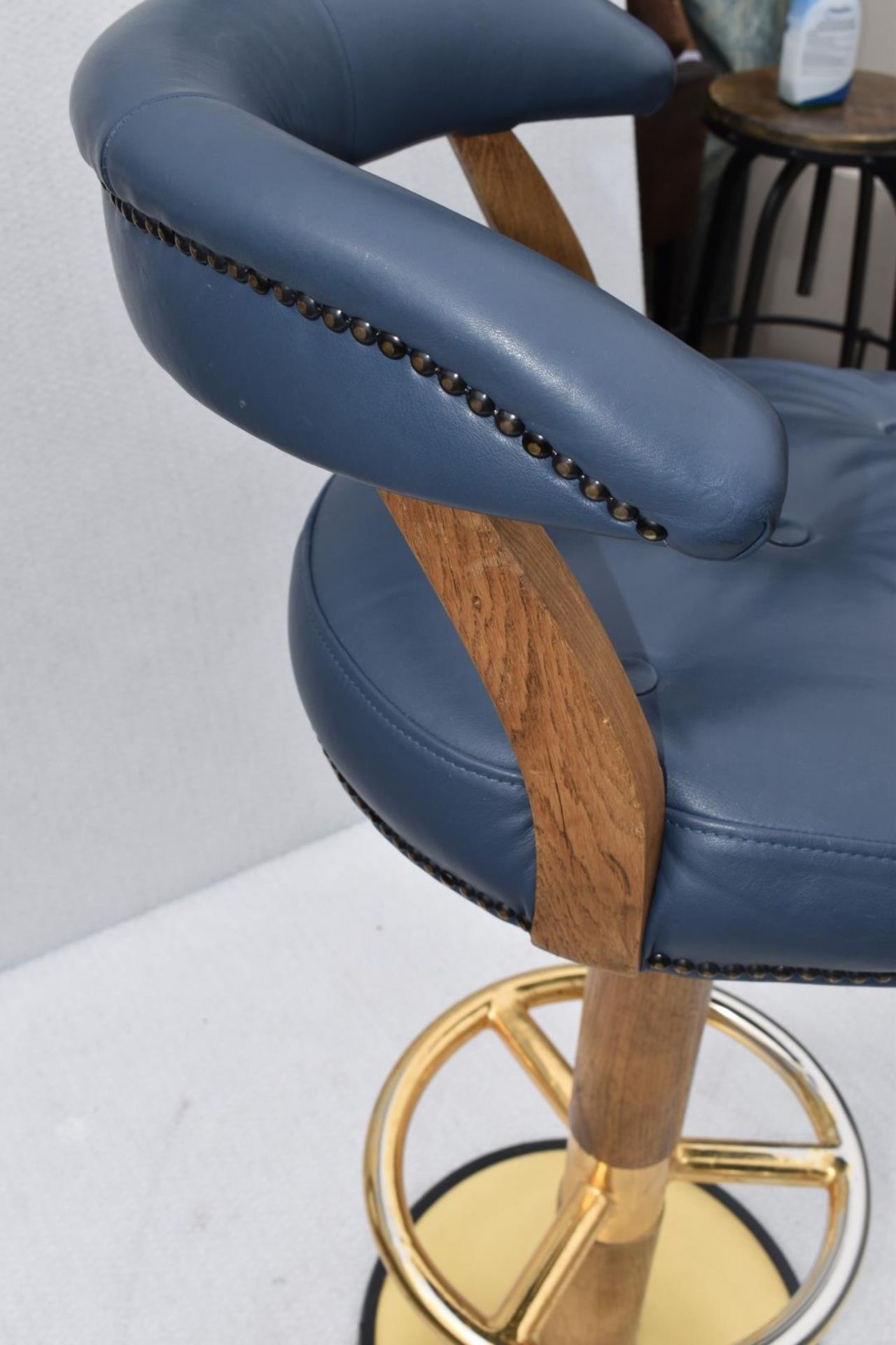 1 x Luxury Buttoned Bar Stool with Wooden Frame, Metal Base, Footrest and Studded Upholstery in a - Image 6 of 6