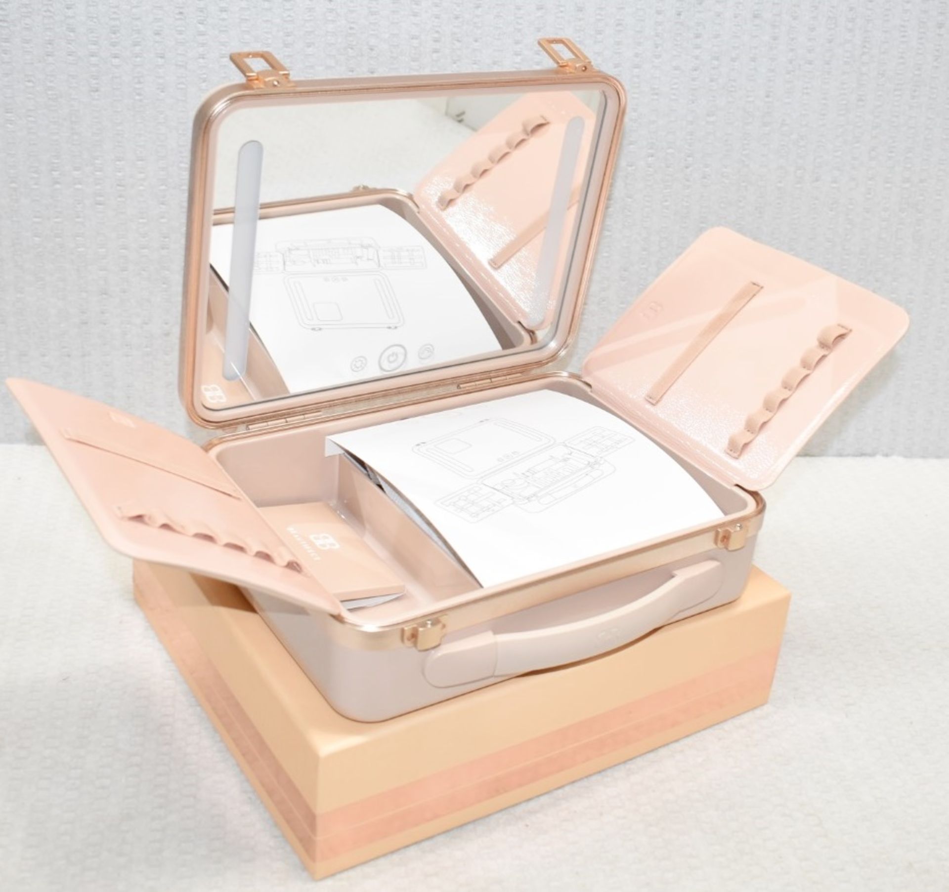 1 x BEAUTIFECT 'Beautifect Box' Make-Up Carry Case With Built-in Mirror - RRP £279.00 - Image 6 of 13