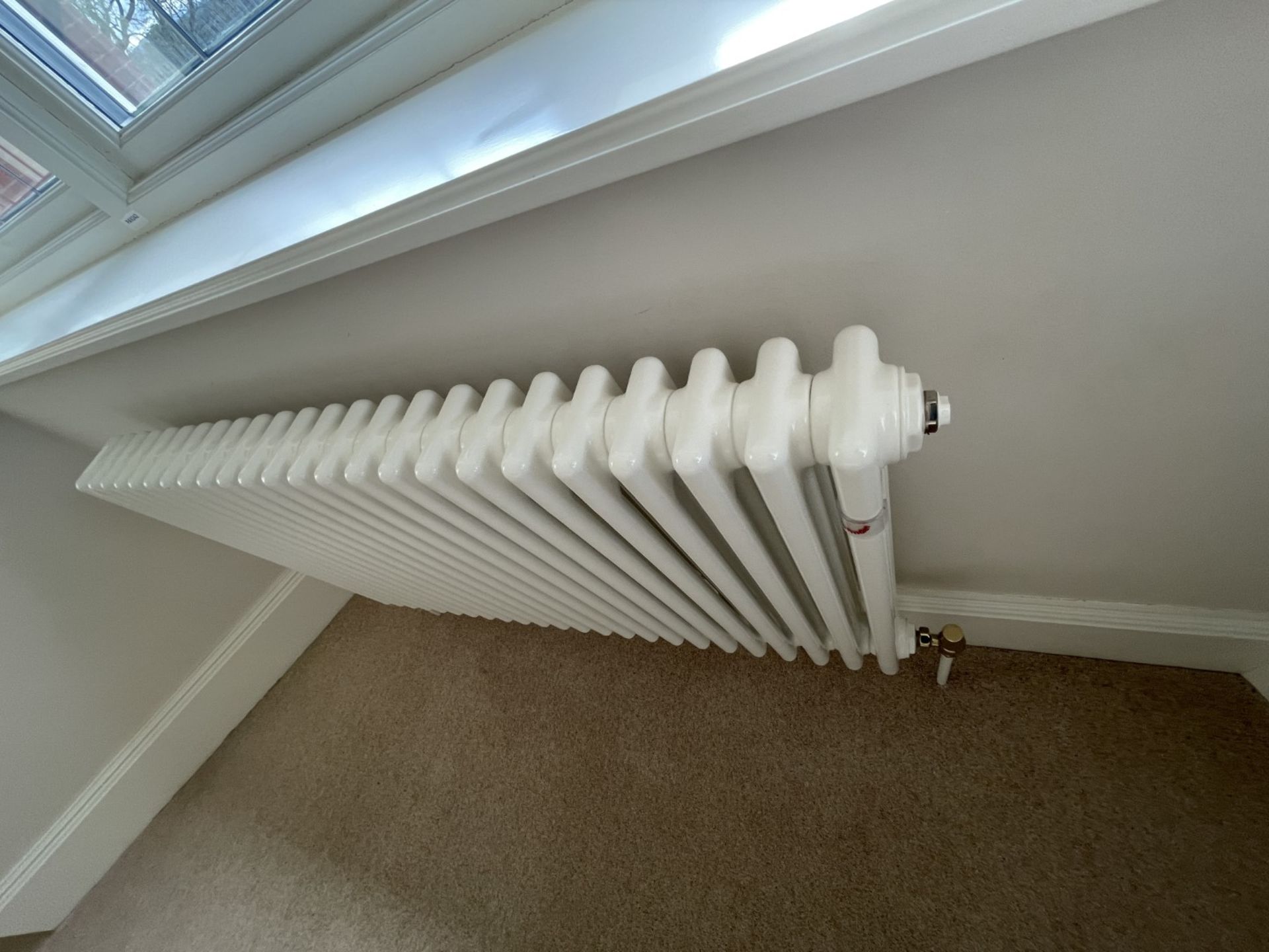 1 x ZEHNDER Traditional Tubular 3 Column Horizontal Radiator in White - Original Value £860.00 - - Image 5 of 7