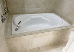 1 x AIRBATH Large Jacuzzi Spa Bath, with Axor Thermostat  - Ref: PAN230 Bed1/bth - CL896 - NO VAT