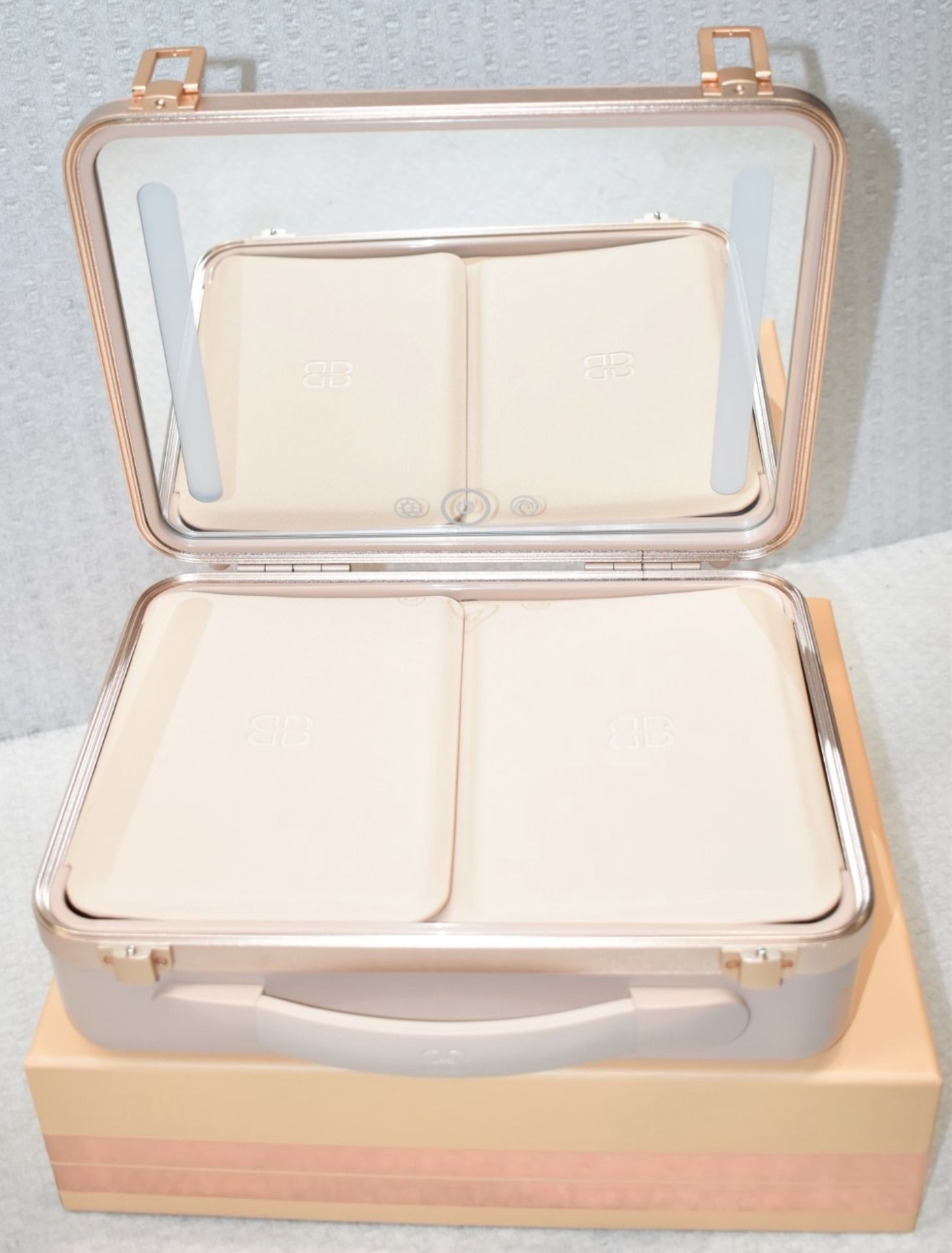 1 x BEAUTIFECT 'Beautifect Box' Make-Up Carry Case With Built-in Mirror - RRP £279.00 - Image 12 of 13