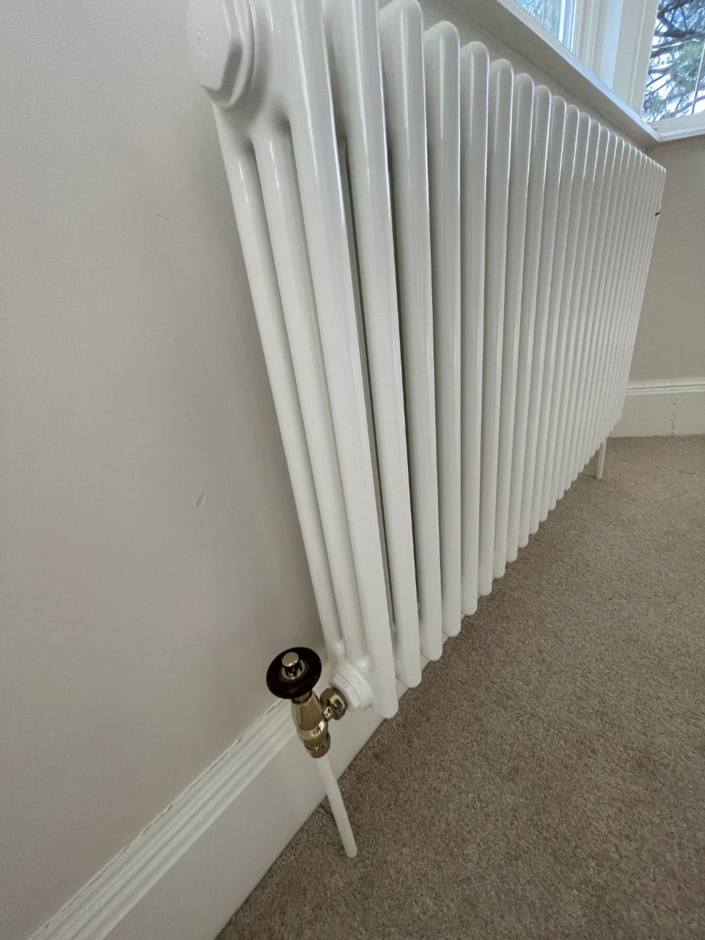 1 x ZEHNDER Traditional Tubular 3 Column Horizontal Radiator in White - Original Value £860.00 - - Image 2 of 7