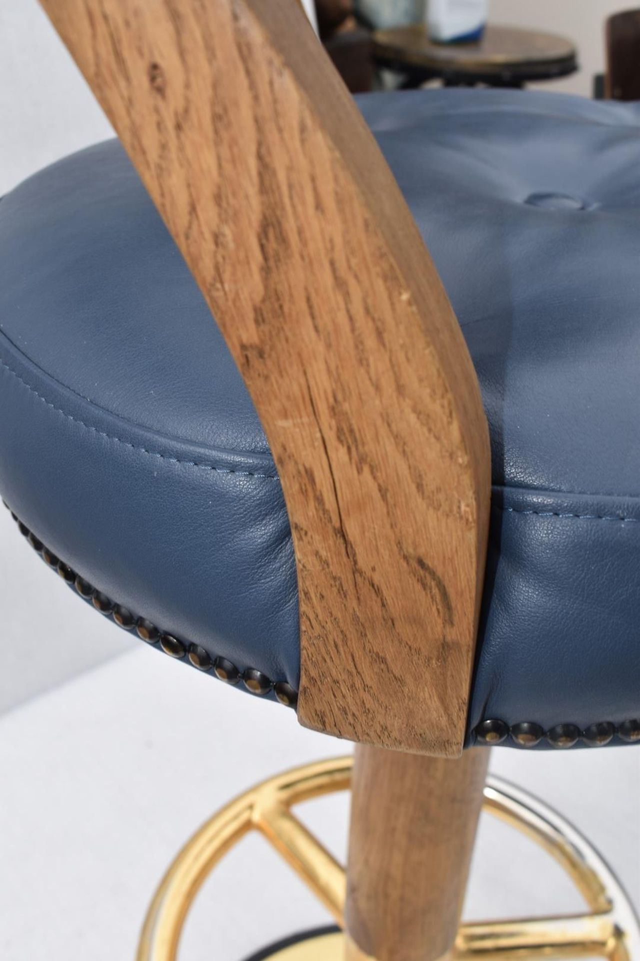 1 x Luxury Buttoned Bar Stool with Wooden Frame, Metal Base, Footrest and Studded Upholstery in a - Image 8 of 8