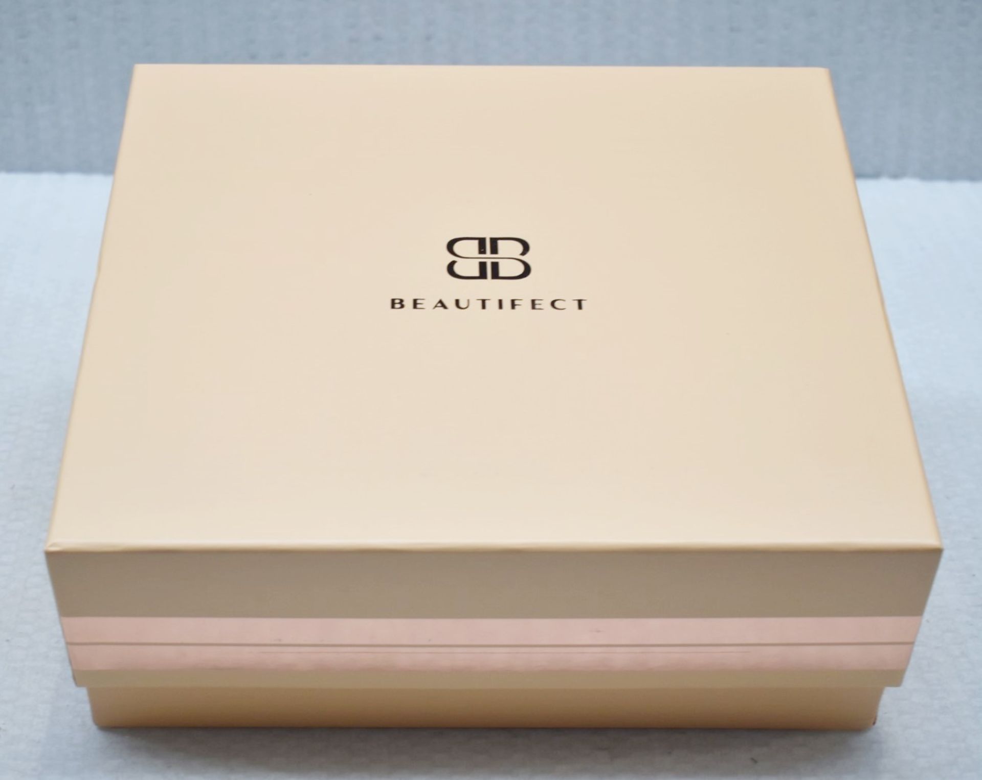 1 x BEAUTIFECT 'Beautifect Box' Make-Up Carry Case With Built-in Mirror - RRP £279.00 - Image 2 of 13