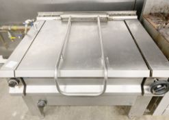 1 x Large Tilting Bratpan With a Stainless Steel Construction