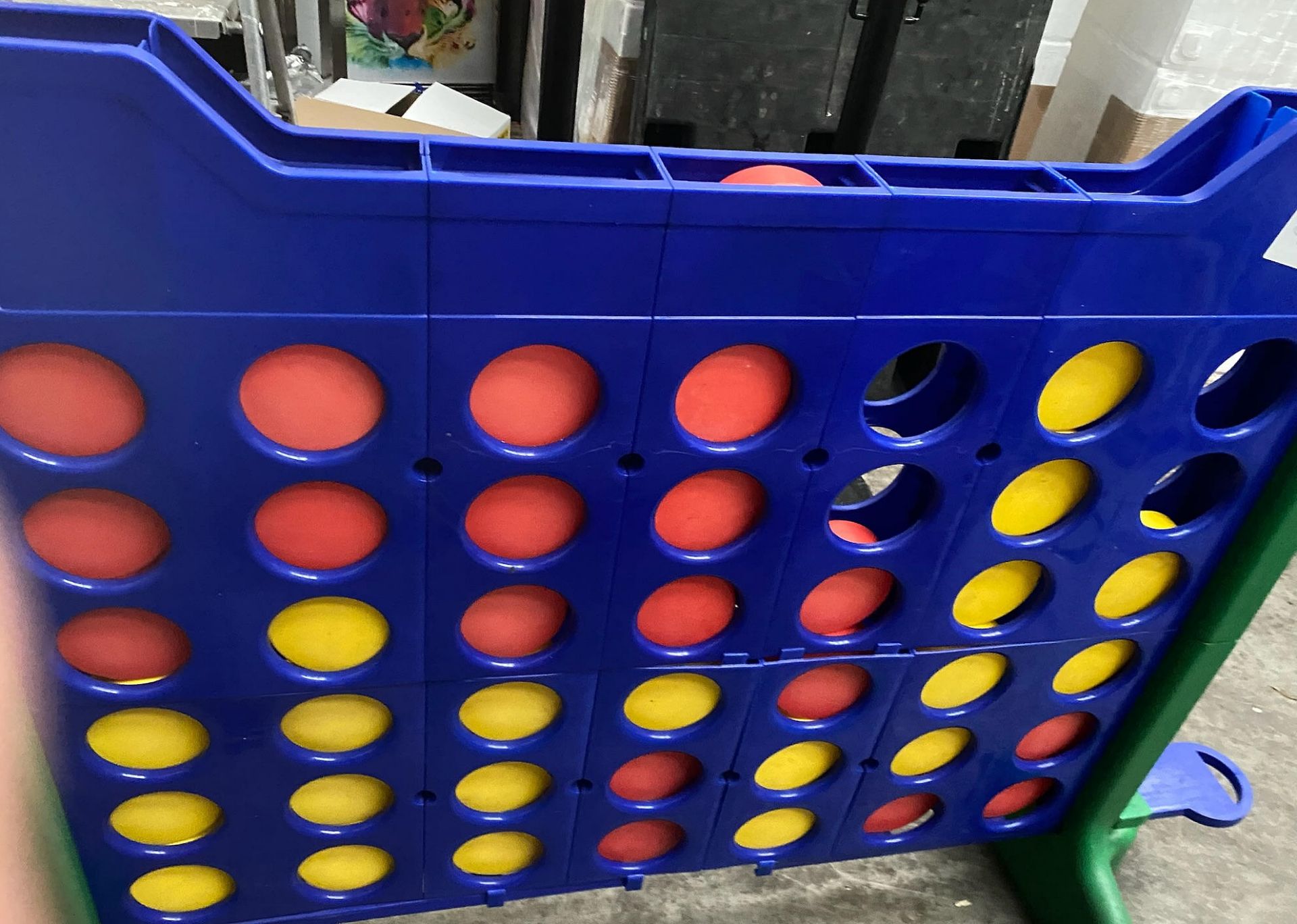 1 x Giant Connect 4 Game - Suitable For Indoor or Outdoor Use - Image 2 of 2