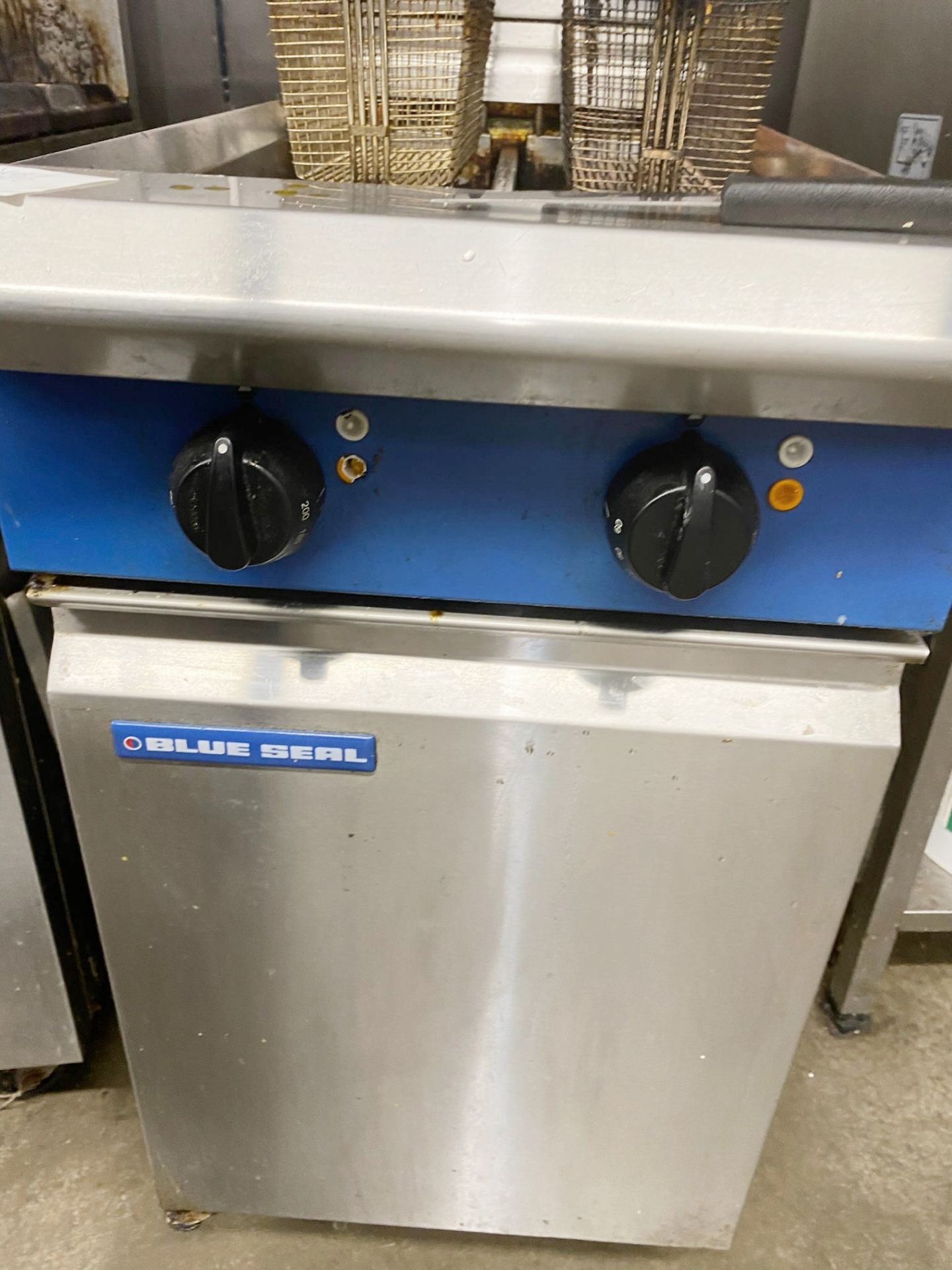 1 x Blue Seal Twin Tank Fryer With Baskets - Ref: YCB022 - CL908 - Location: Kent, ME20 - Image 3 of 3