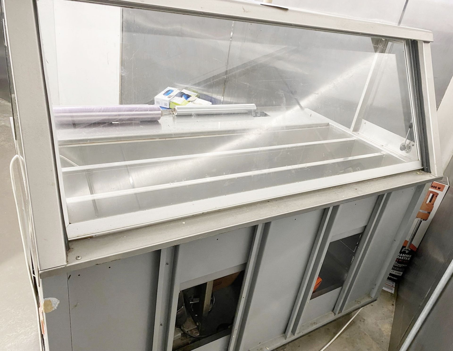 1 x Duke SWD600-60FL M Refrigerated Sandwich Prep Line With Slanted Glass Screen - As Used in Subway - Image 5 of 10