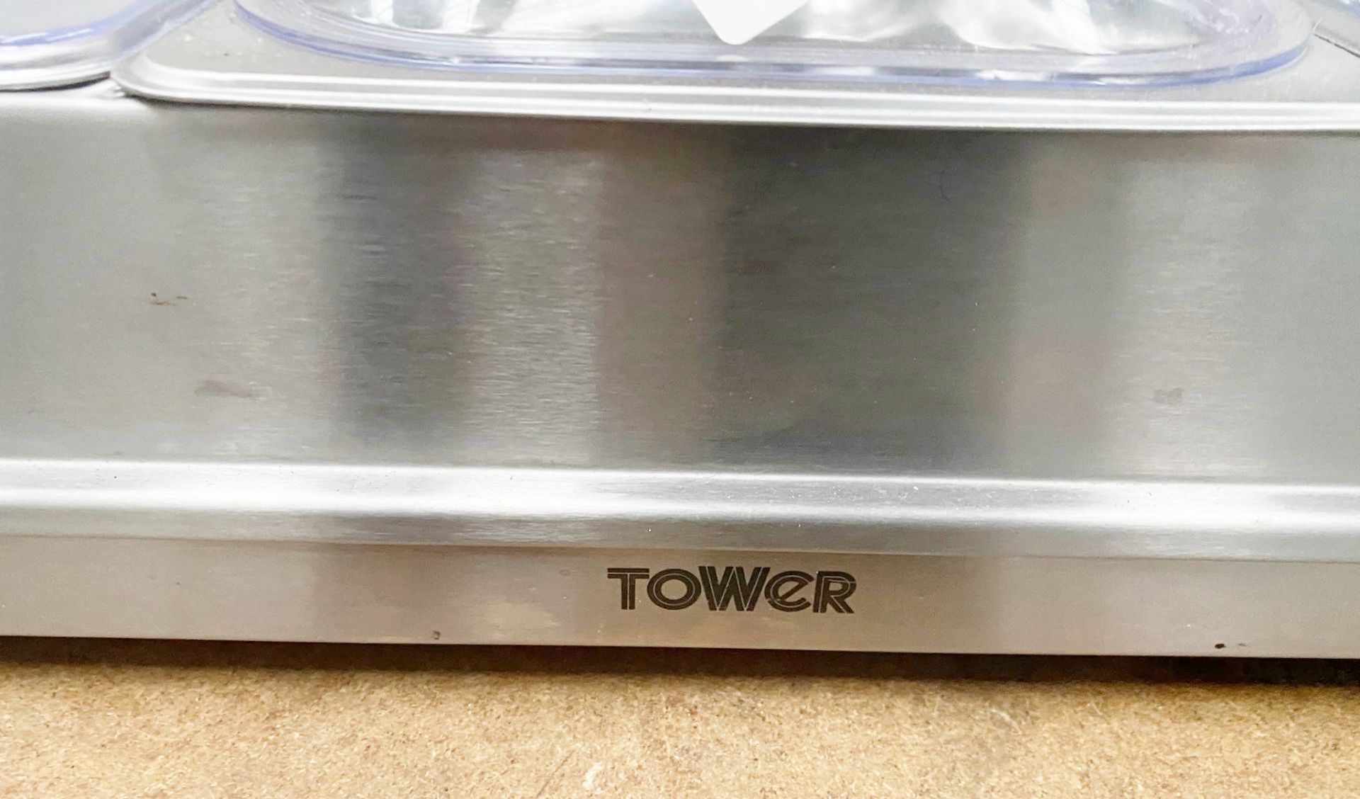 1 x Tower Heated Warmer With Four Pans and Lids - Image 3 of 4