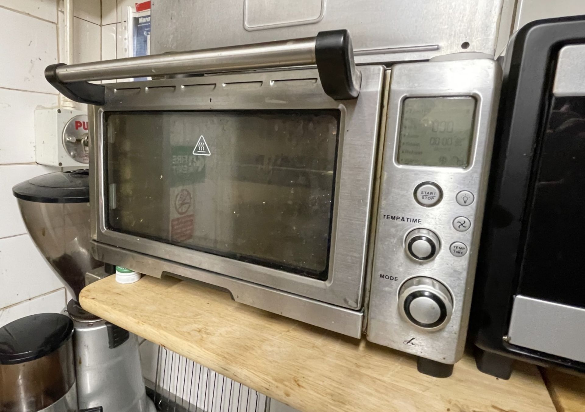 1 x Electric Countertop Convection Oven With Pull-down Door and Stainless Steel Finish - Image 2 of 2