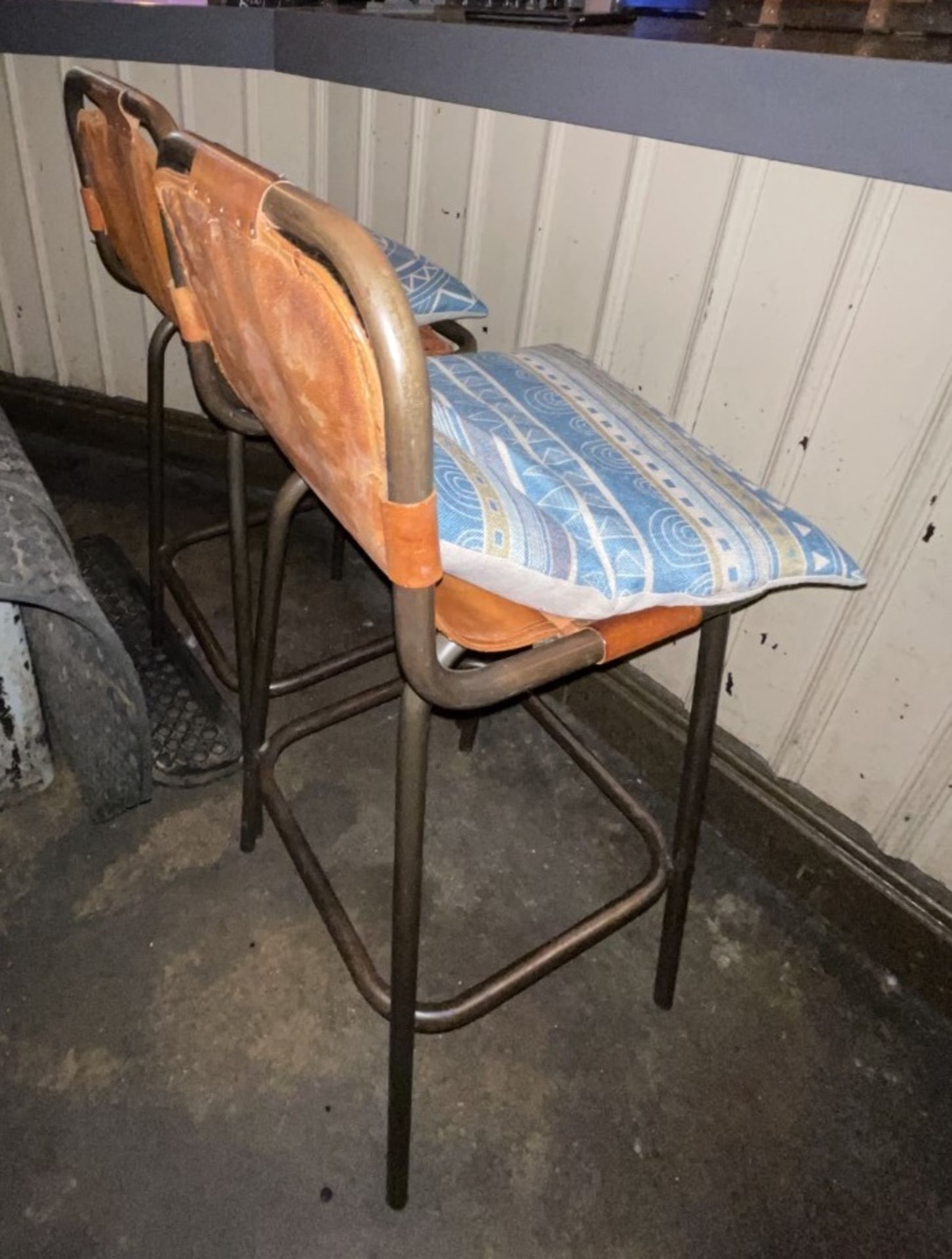 2 x Vintage Charlotte Perriand Les Arc-style Leather and Metal Bar Stools - Image 2 of 3