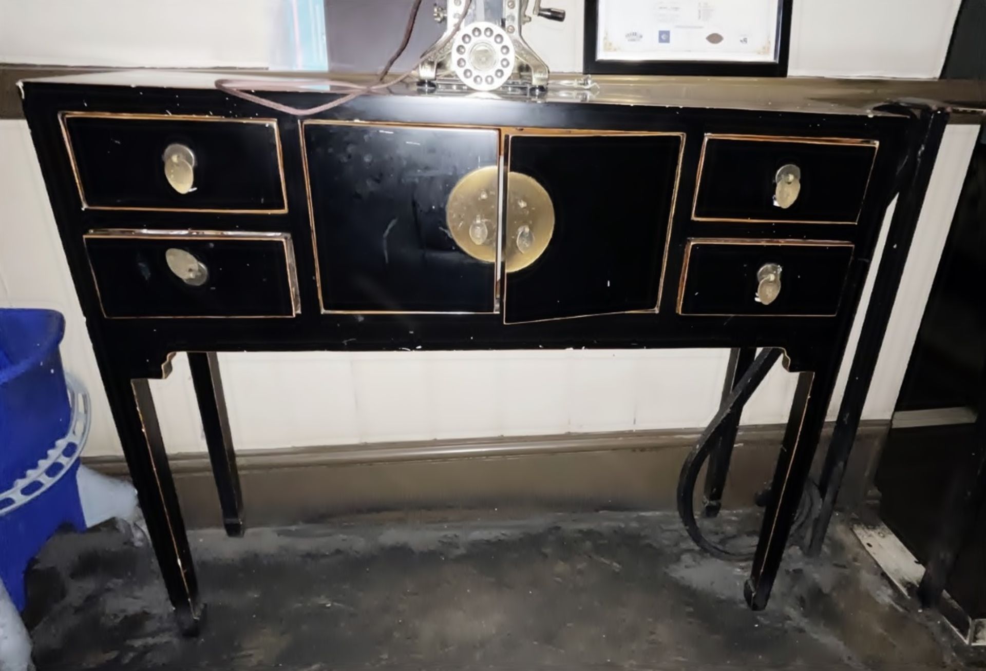 1 x Vintage-style Shanxi Inspired 2-Door 4-Drawer Hallway Consul Console Table in Black and Brass - Image 2 of 4