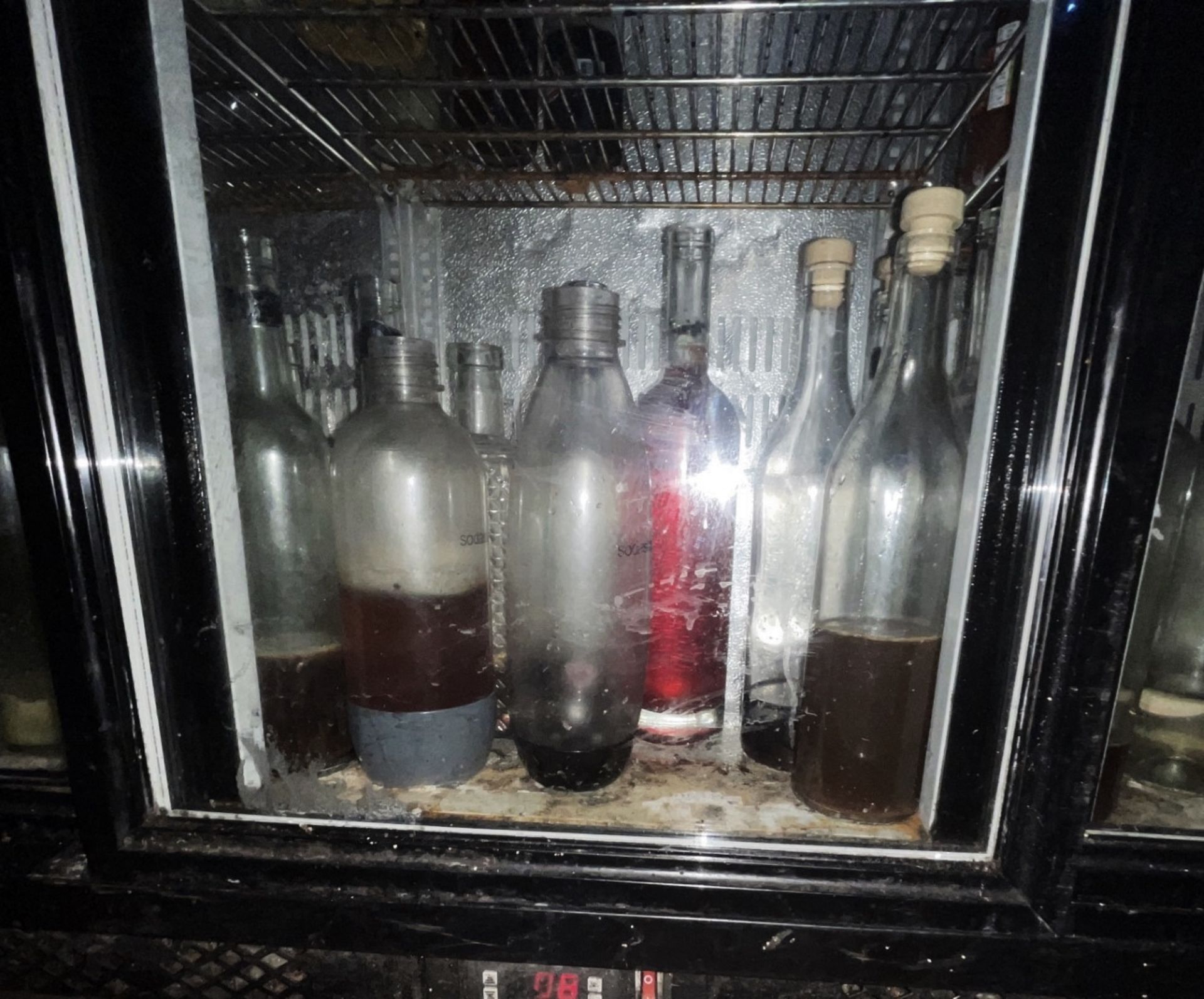 1 x COOLPOINT HX351 Sliding Glazed 3-Door 300-Litre Capacity Commercial Bottle Cooler, in Black - Image 3 of 4