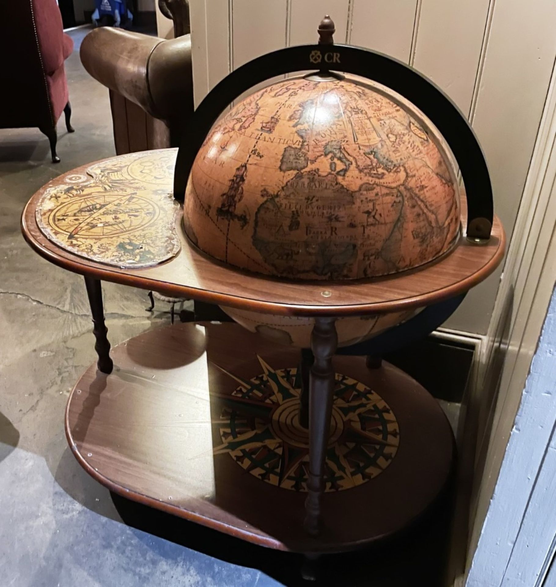 1 x Vintage Italian Freestanding Oval Globe Drinks Cabinet Mini Wine Bar with an Antique Aesthetic - Image 4 of 12