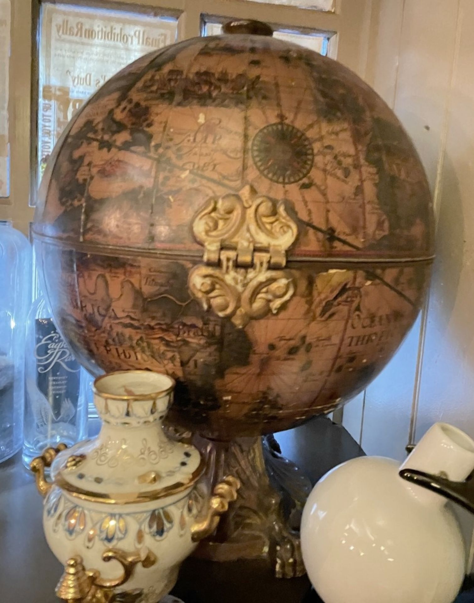 1 x Vintage Countertop Globe Mini Liquor Cabinet Drinks Wine Bar with Claw-footed Base - Image 2 of 7