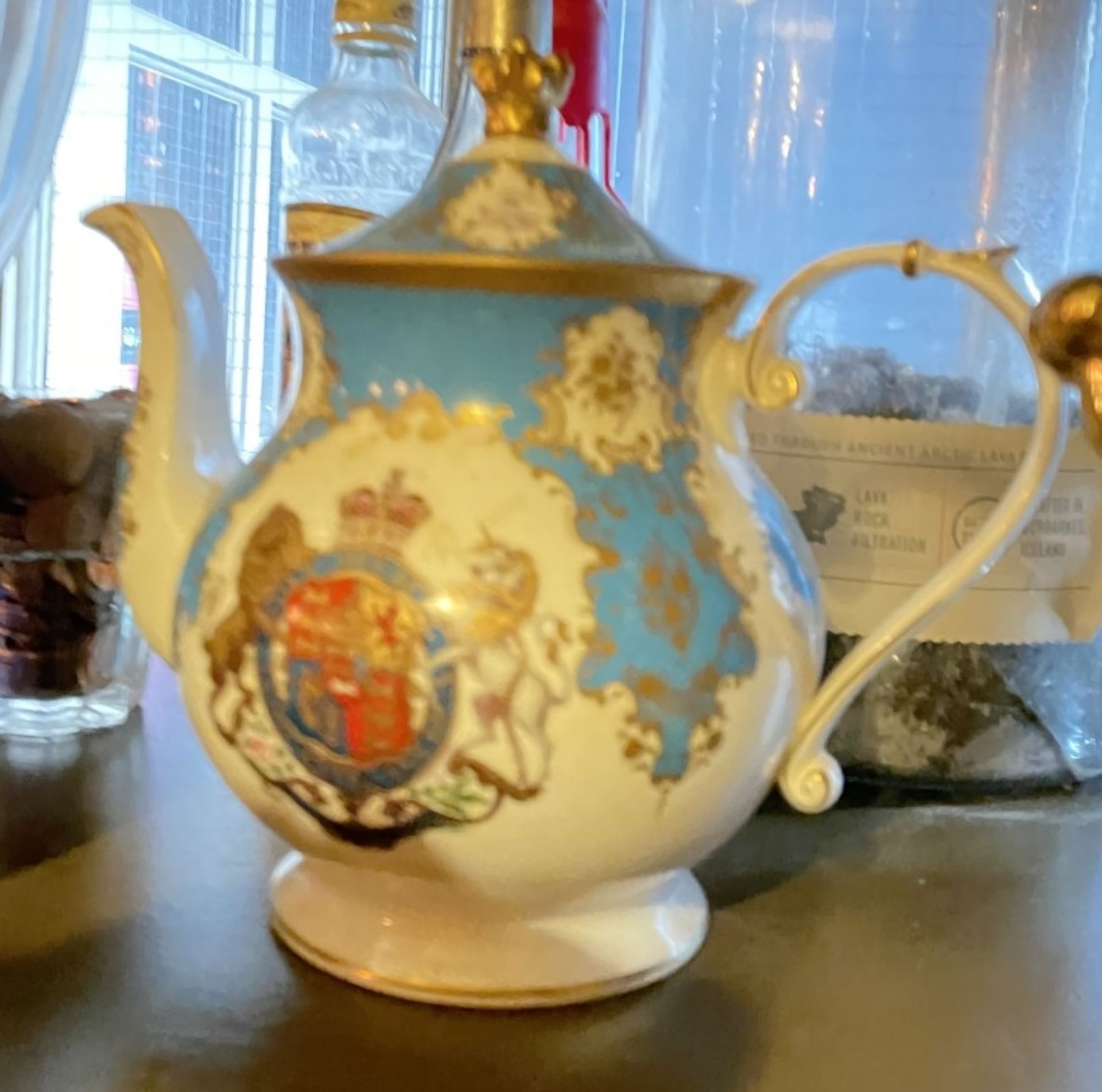 1 x THE ROYAL COLLECTION 'Coat of Arms' Fine Bone China Teapot - Made In England - Image 2 of 4