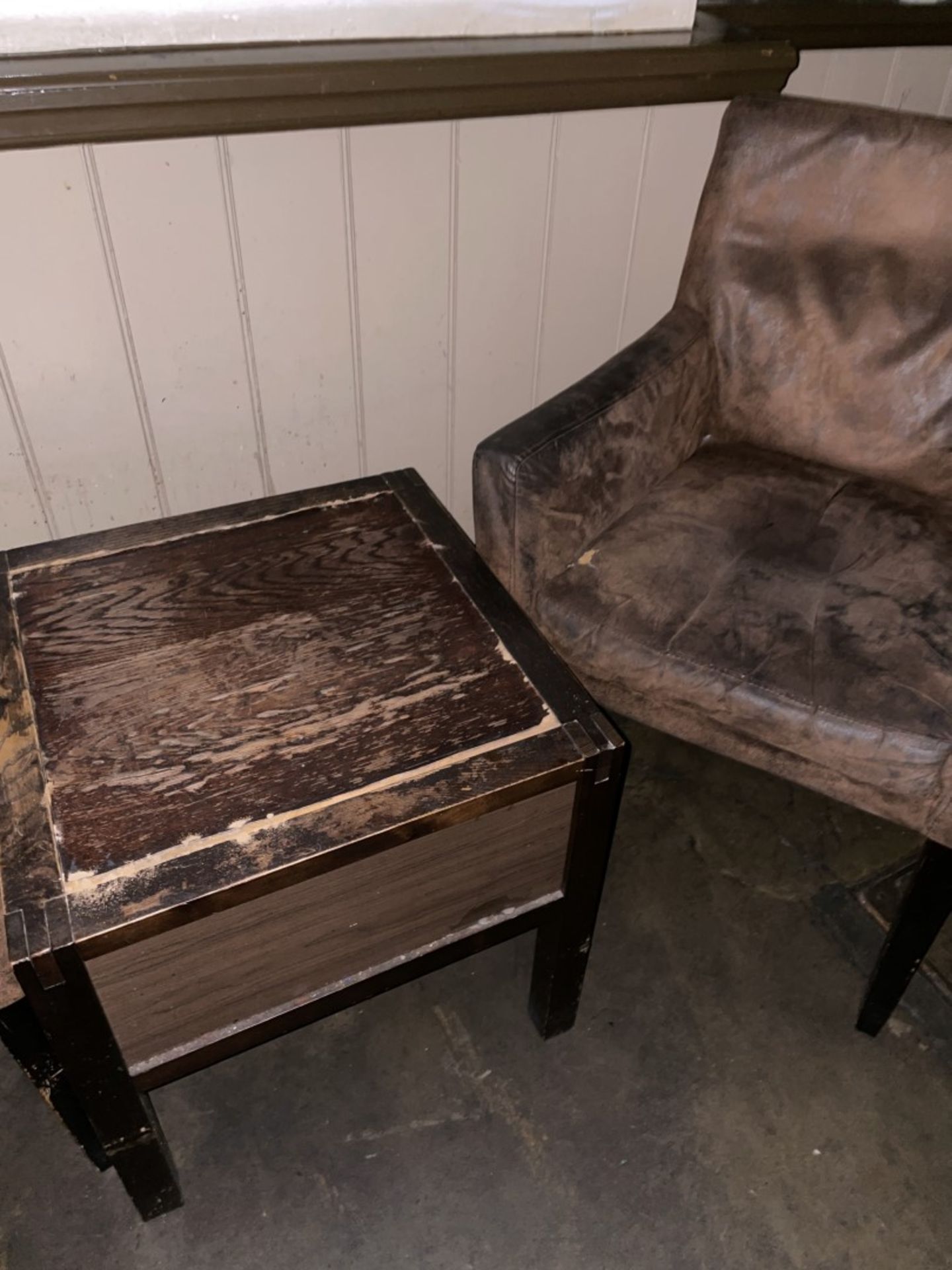 Period-Style 4-Piece Set Comprising 2 x Distressed Leather Armchairs, Table and Aubergine Floor Lamp - Image 4 of 7