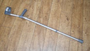 1 x Aluminium Ergonomic Forearm Walking Stick