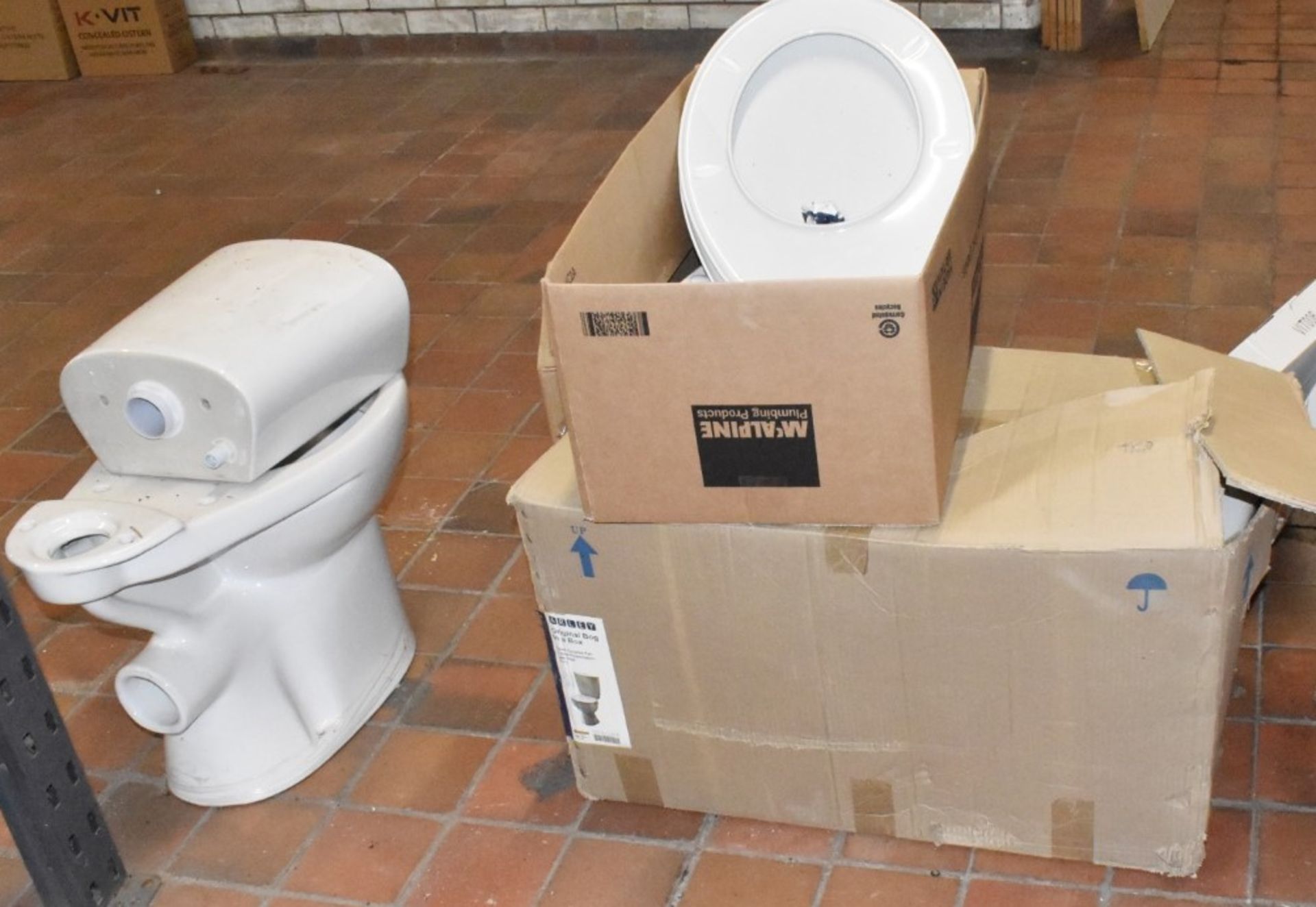 1 x Assorted Job Lot to Include 2 x Toilet Pans, 2 x Cisterns and Approx 5 x Toilet Seats - Image 11 of 13