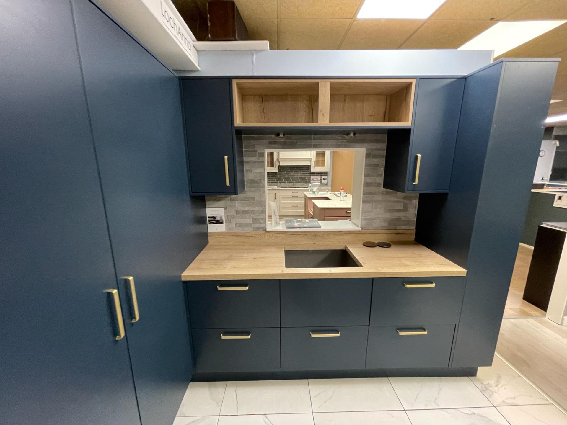 1 x LochAnna Ex Display Fitted Kitchen Finished in Matt Indigo Blue and Oak - Image 2 of 42