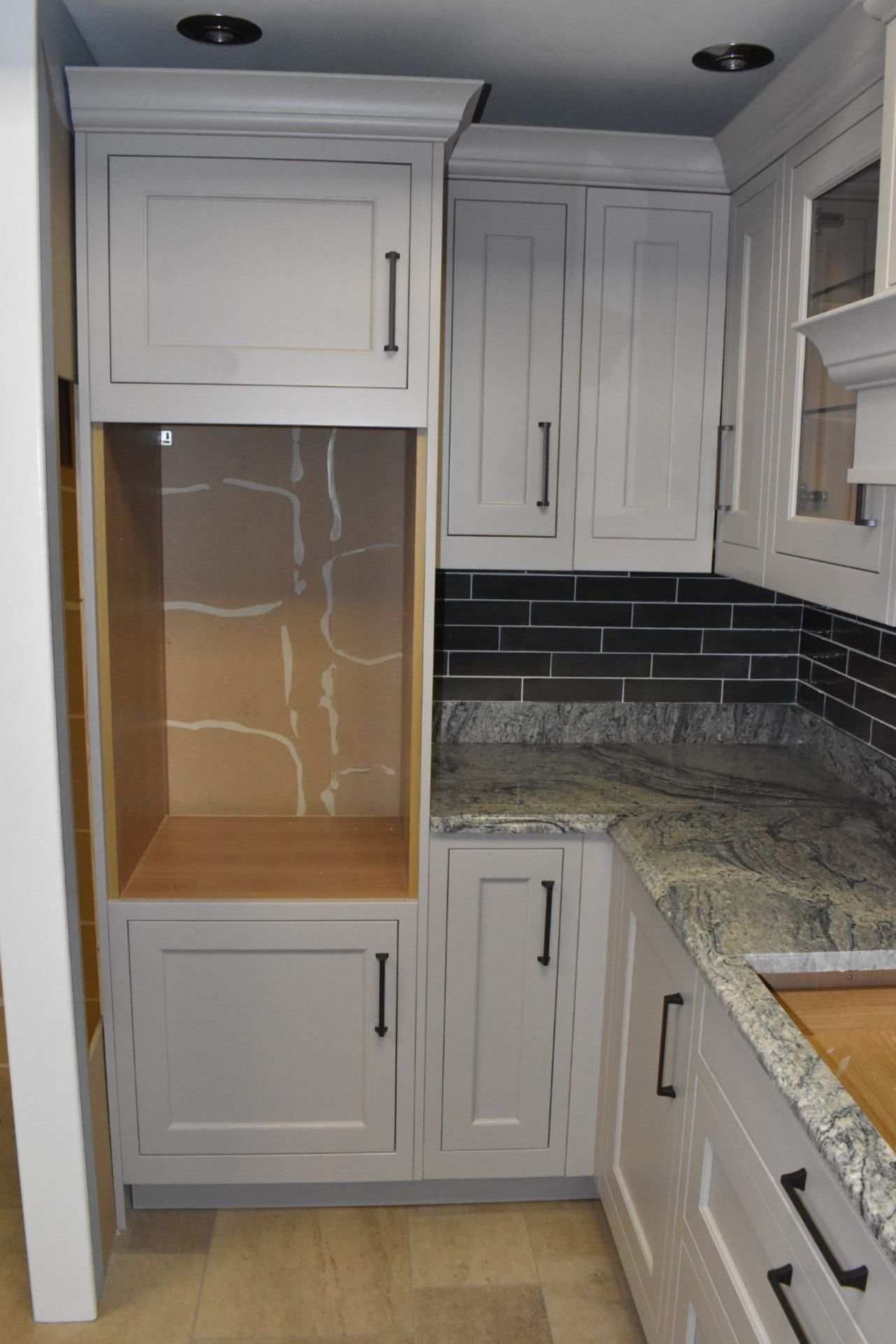 1 x LochAnna Ex Display Fitted Kitchen With Granite Worktops, Solid Wood Doors, Soft Close Drawers - Image 14 of 34