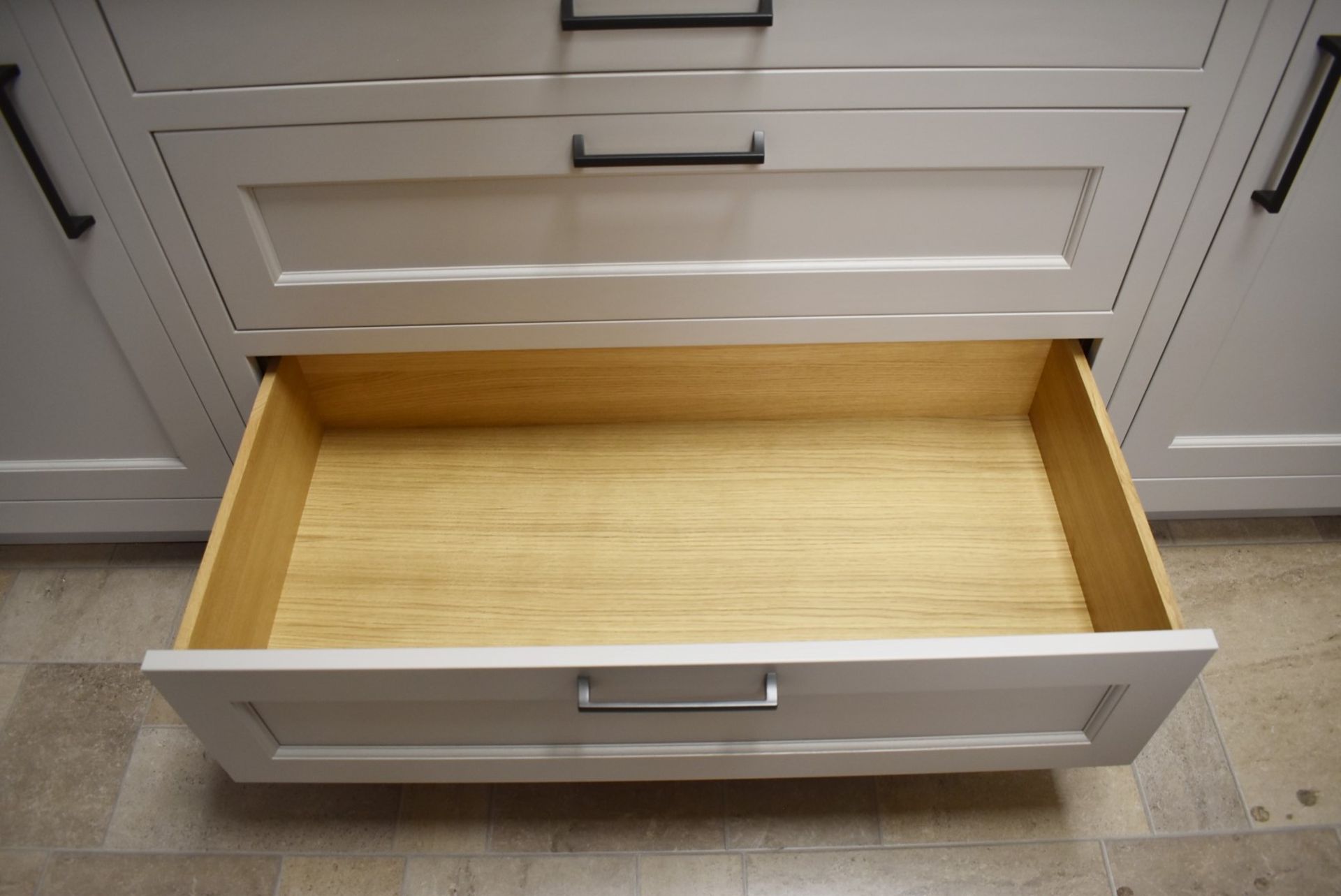 1 x LochAnna Ex Display Fitted Kitchen With Granite Worktops, Solid Wood Doors, Soft Close Drawers - Image 9 of 34