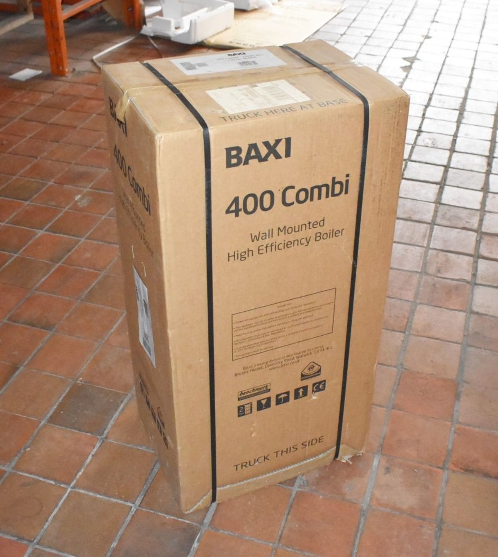 1 x BAXI 400 Wall Mounted Combi Boiler - Dummy Display Item - New and Sealed