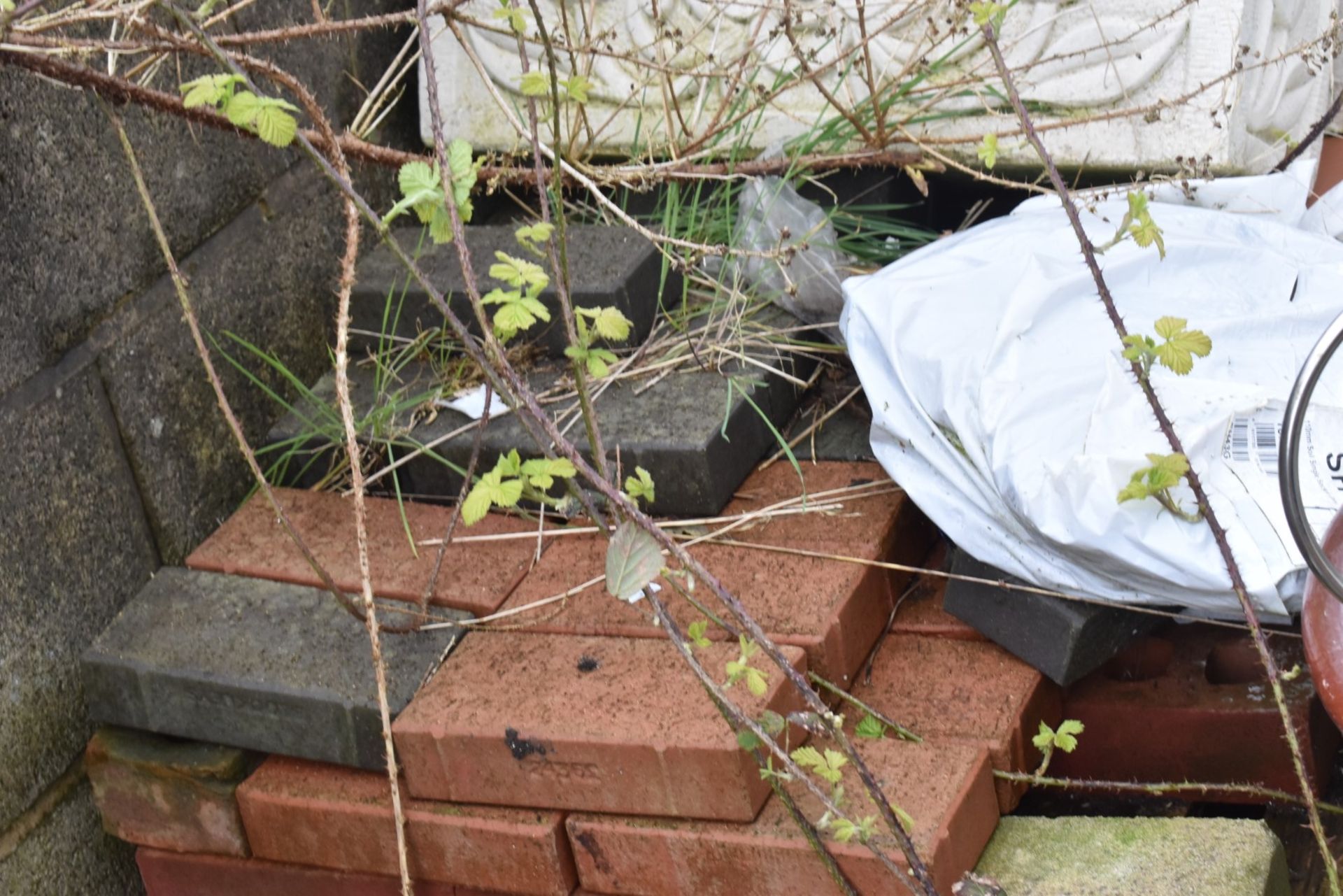 1 x Assortment of Garden Planters, Bricks and Tiles - Image 23 of 23