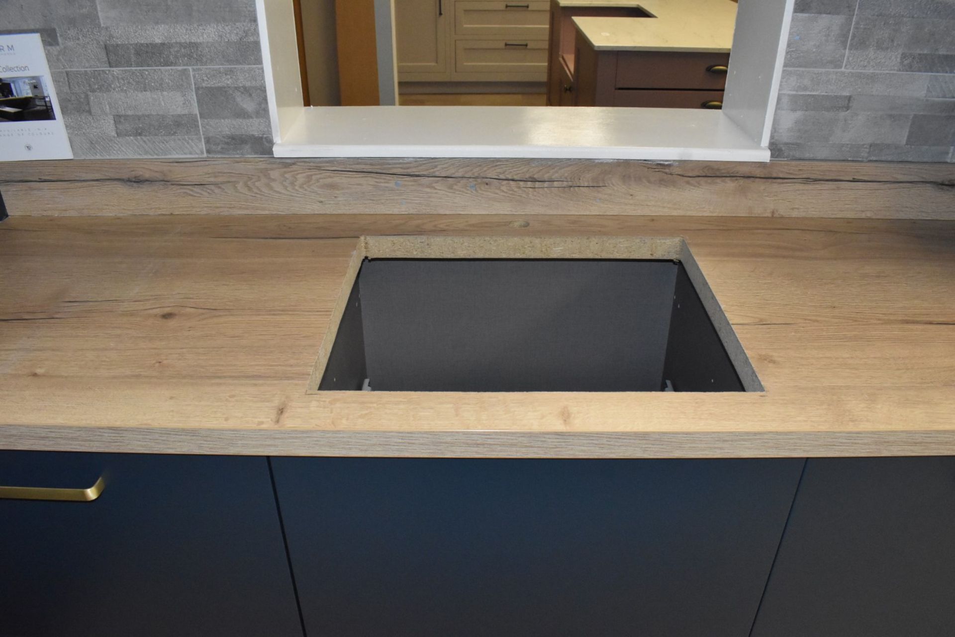 1 x LochAnna Ex Display Fitted Kitchen Finished in Matt Indigo Blue and Oak - Image 23 of 42