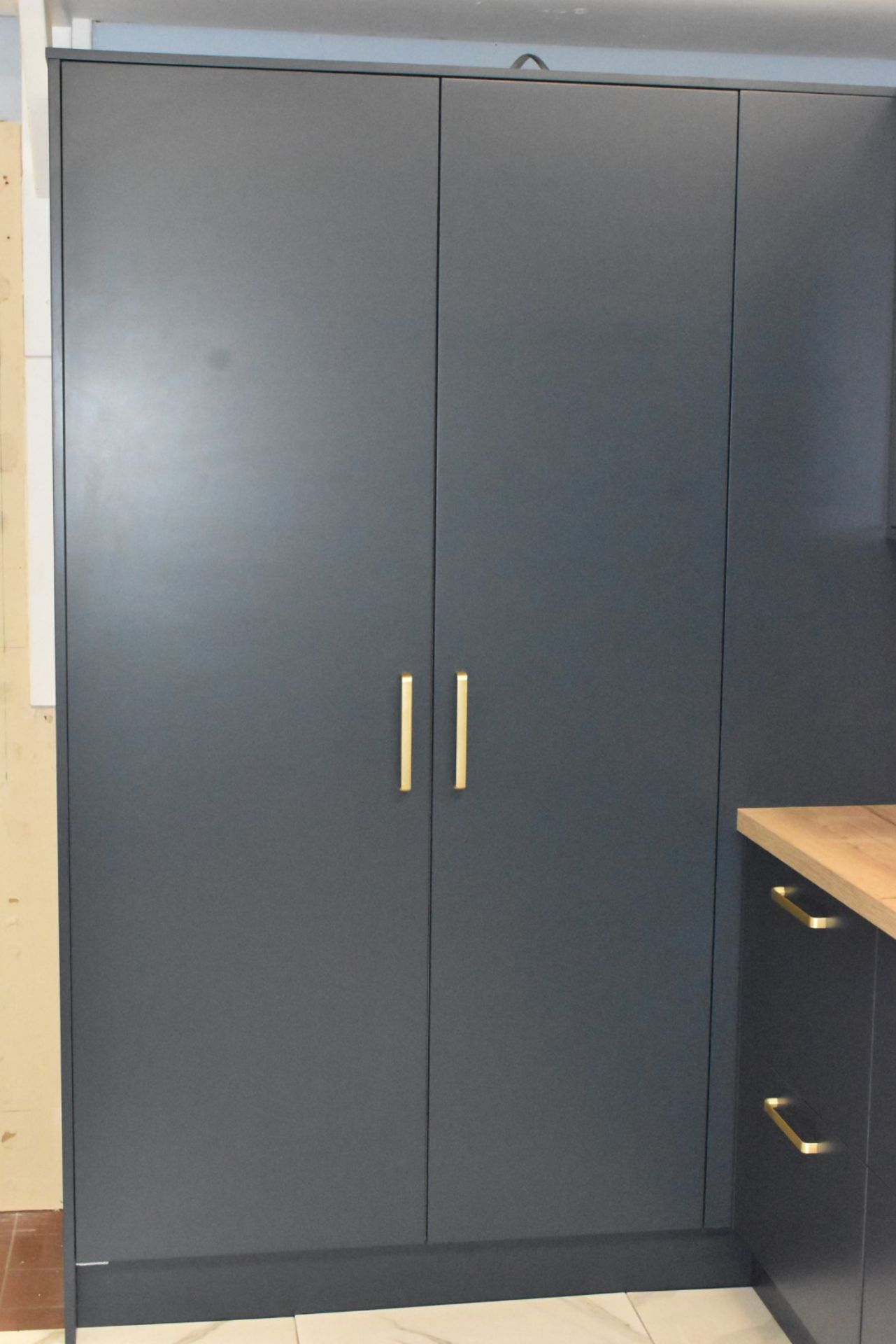 1 x LochAnna Ex Display Fitted Kitchen Finished in Matt Indigo Blue and Oak - Image 18 of 42