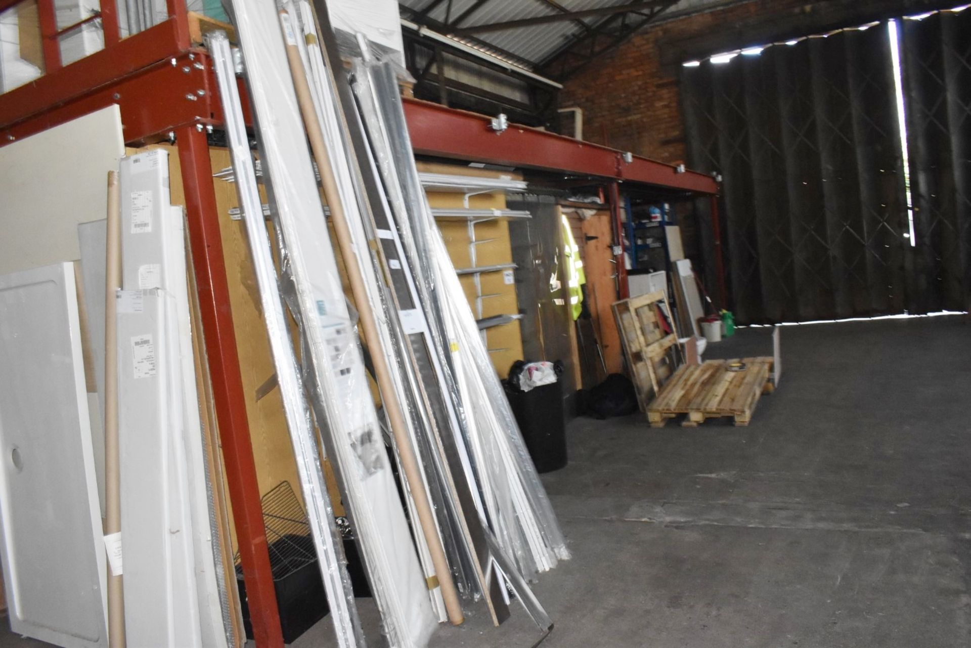 1 x Mezzanine Floor - Heavy Duty Steel Construction With Access Ladder - Size: W1000 x D325 cms - Image 15 of 18