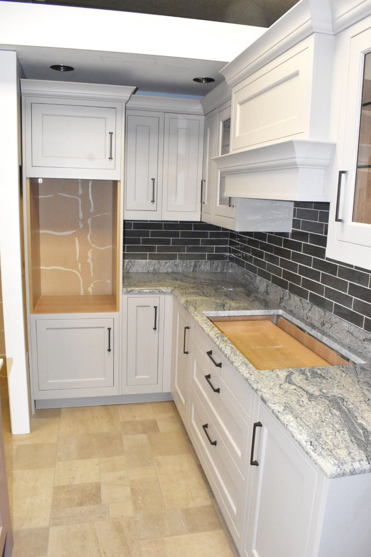 1 x LochAnna Ex Display Fitted Kitchen With Granite Worktops, Solid Wood Doors, Soft Close Drawers