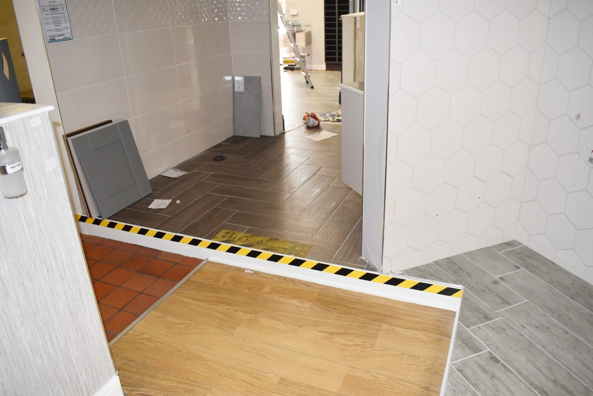 1 x Large Amount of Raised Flooring From a Retail Showroom Environment - Image 13 of 18