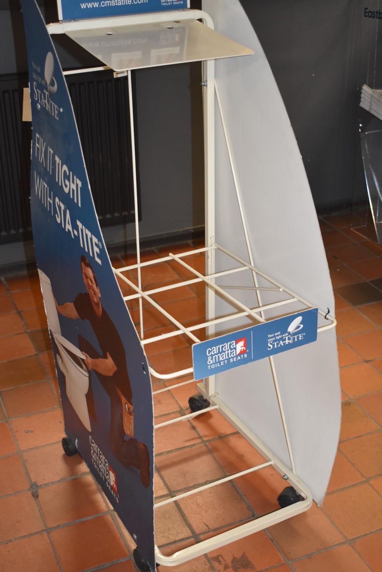 1 x Retail Toilet Seat Display Stand on Castors - Approx 5ft Tall and 40cm Wide - Image 3 of 4