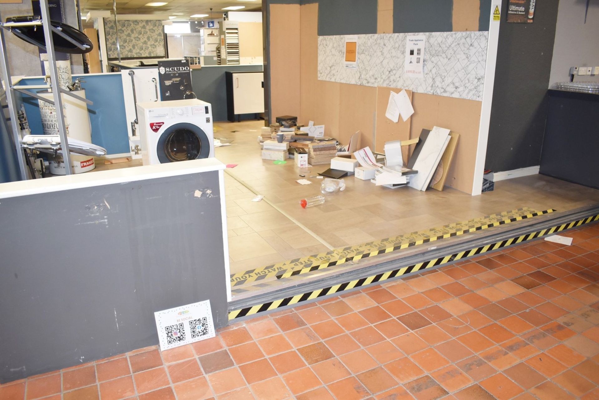 1 x Large Amount of Raised Flooring From a Retail Showroom Environment - Image 8 of 18