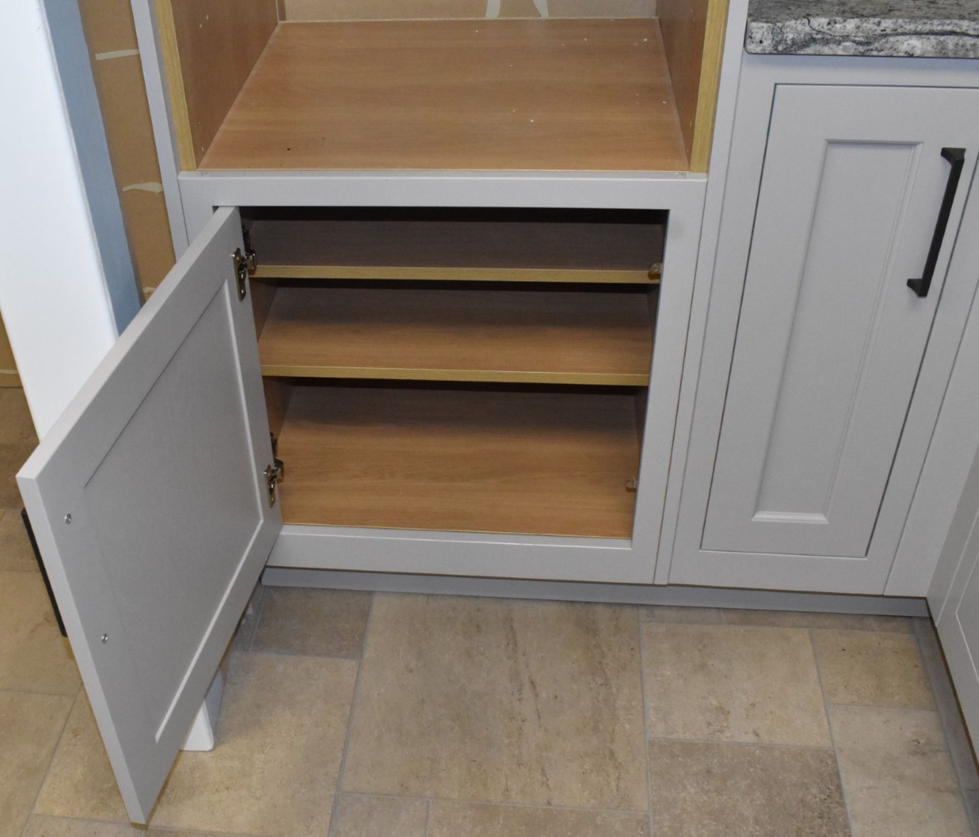 1 x LochAnna Ex Display Fitted Kitchen With Granite Worktops, Solid Wood Doors, Soft Close Drawers - Image 20 of 34